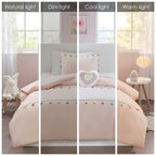Parure de lit Tanya à pompons et coussin en forme de cœur pour enfants au design intelligent