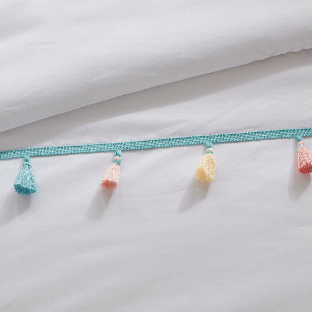 Parure de lit Tanya à pompons et coussin en forme de cœur pour enfants au design intelligent
