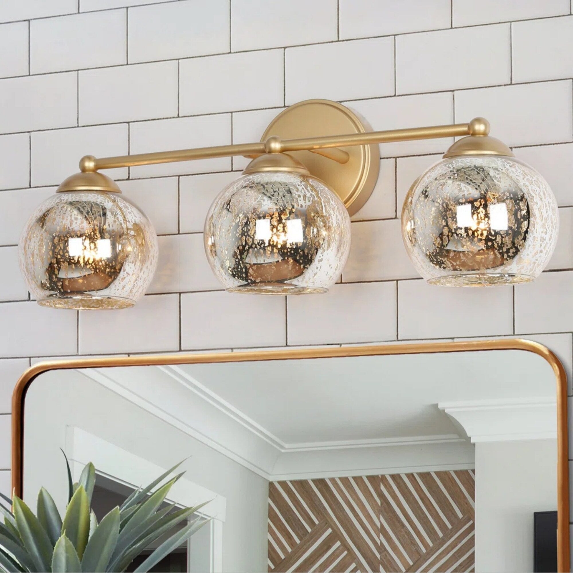Applique murale à 3 lumières pour salle de bain, style glamour et moderne du milieu du siècle, avec verre au mercure - 21 L x 7 l x 8 H