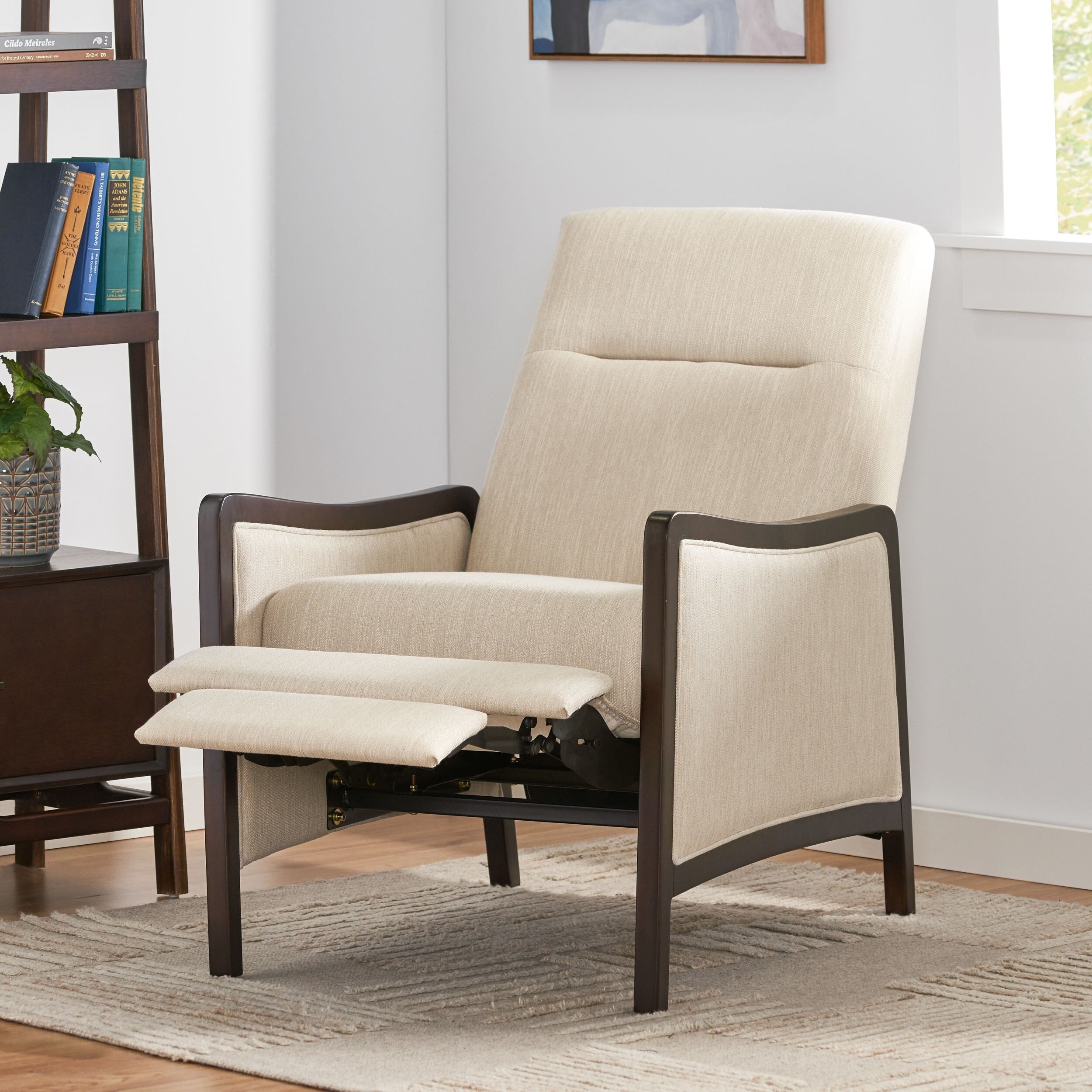 Fauteuil inclinable rembourré du milieu du siècle avec repose-pieds et cadre en bois de bouleau
