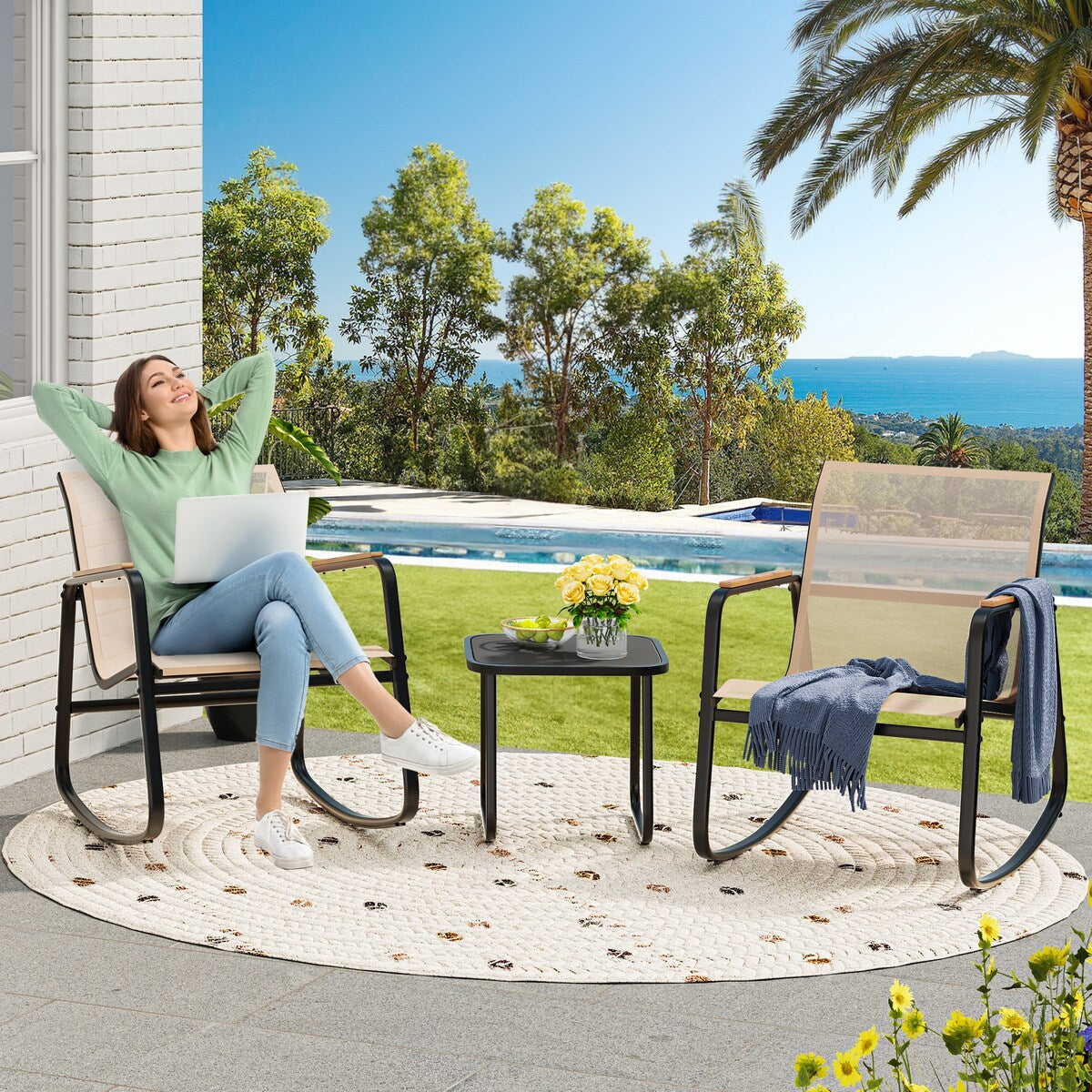Ensemble de 3 chaises à bascule d'extérieur Moasis avec table d'appoint