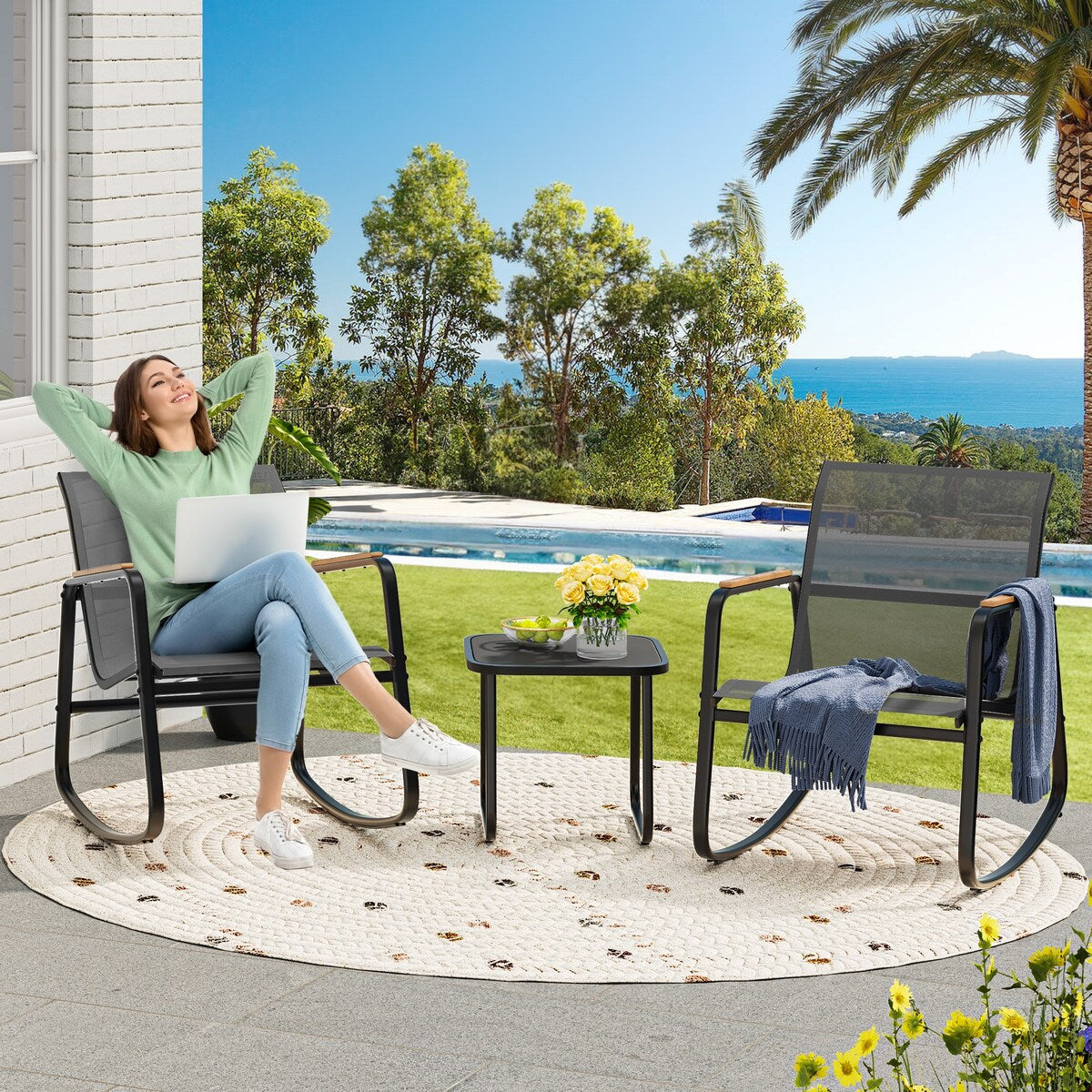 Ensemble de 3 chaises à bascule d'extérieur Moasis avec table d'appoint
