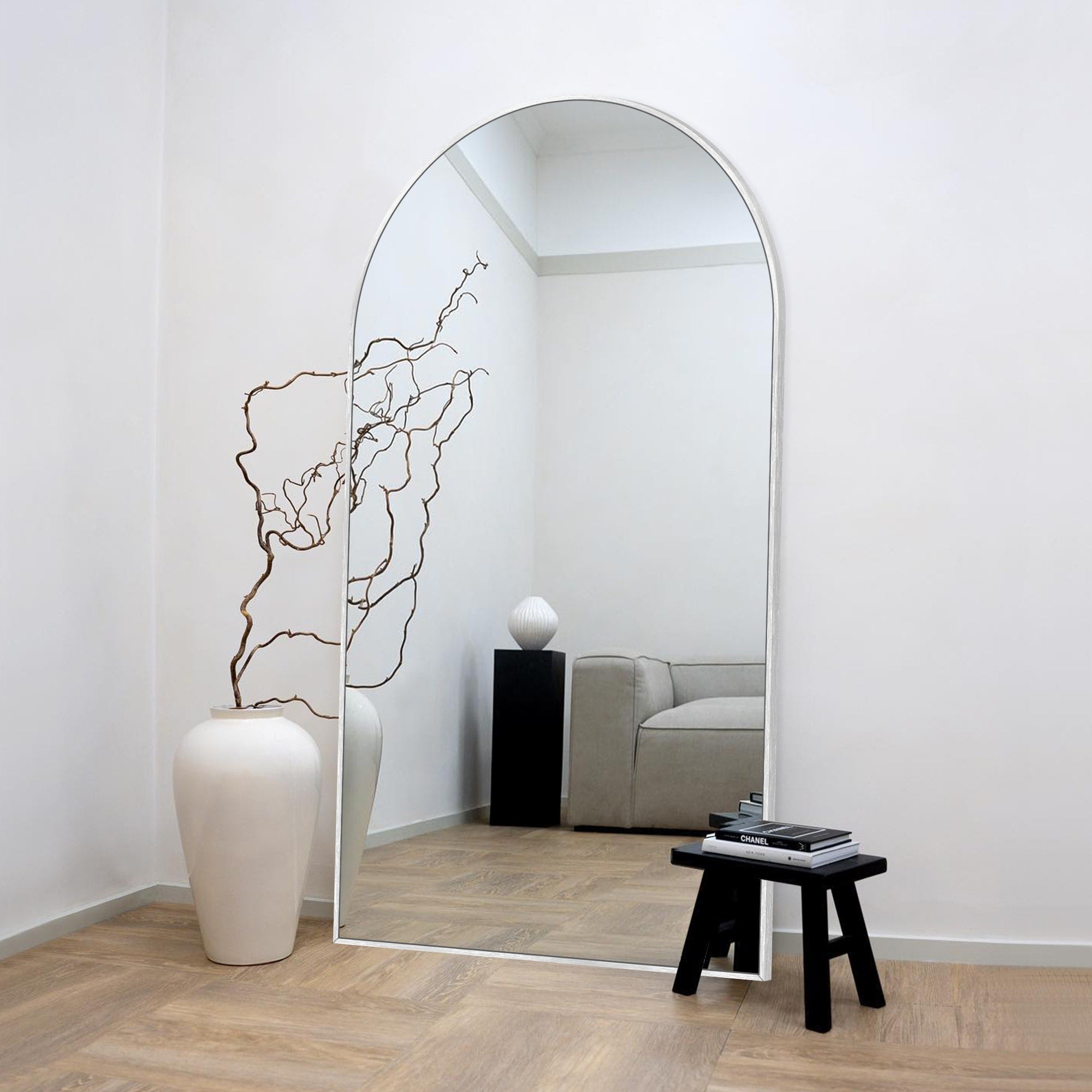 Miroir de sol moderne arqué en alliage d'aluminium sur toute la longueur