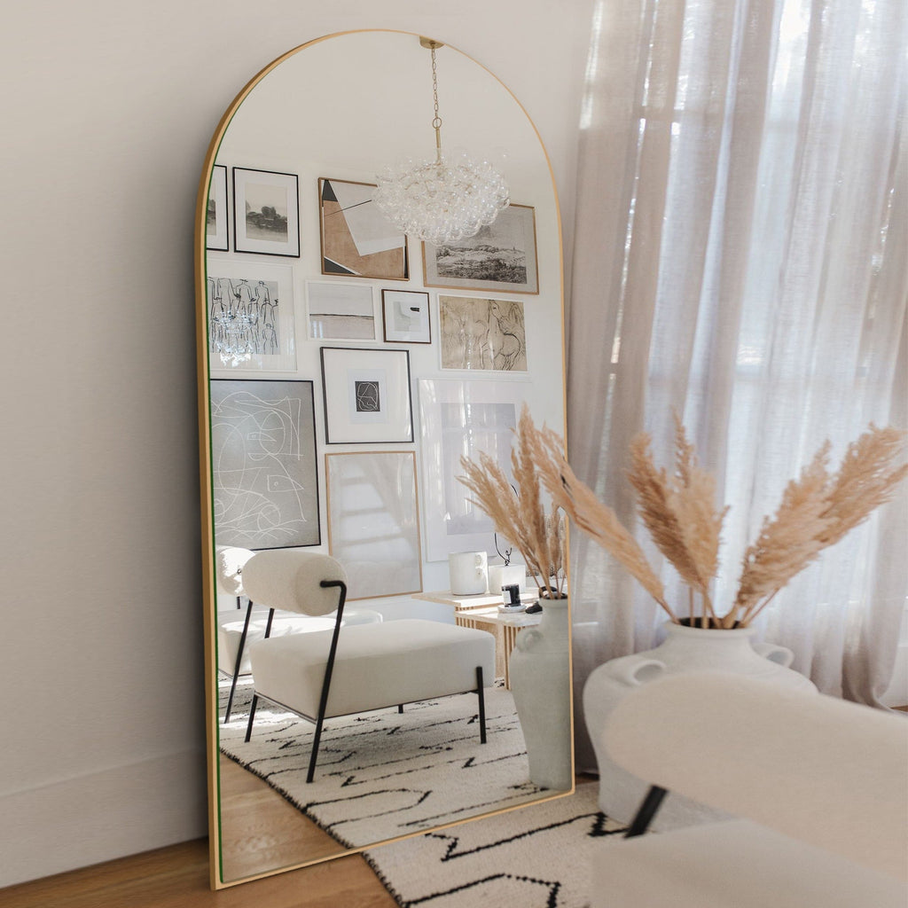 Miroir sur pied en bois moderne et arqué sur toute la longueur