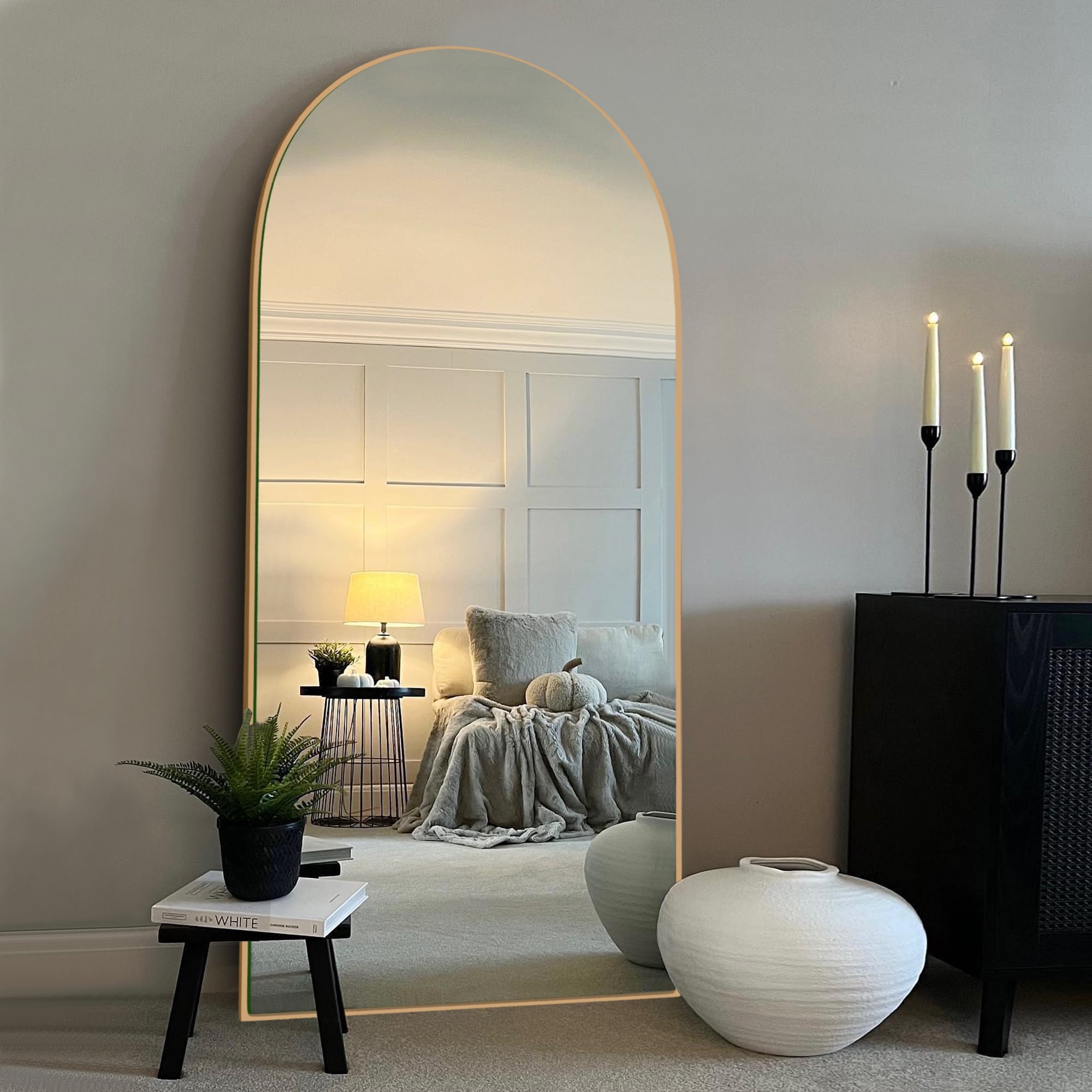 Miroir sur pied en bois moderne et arqué sur toute la longueur