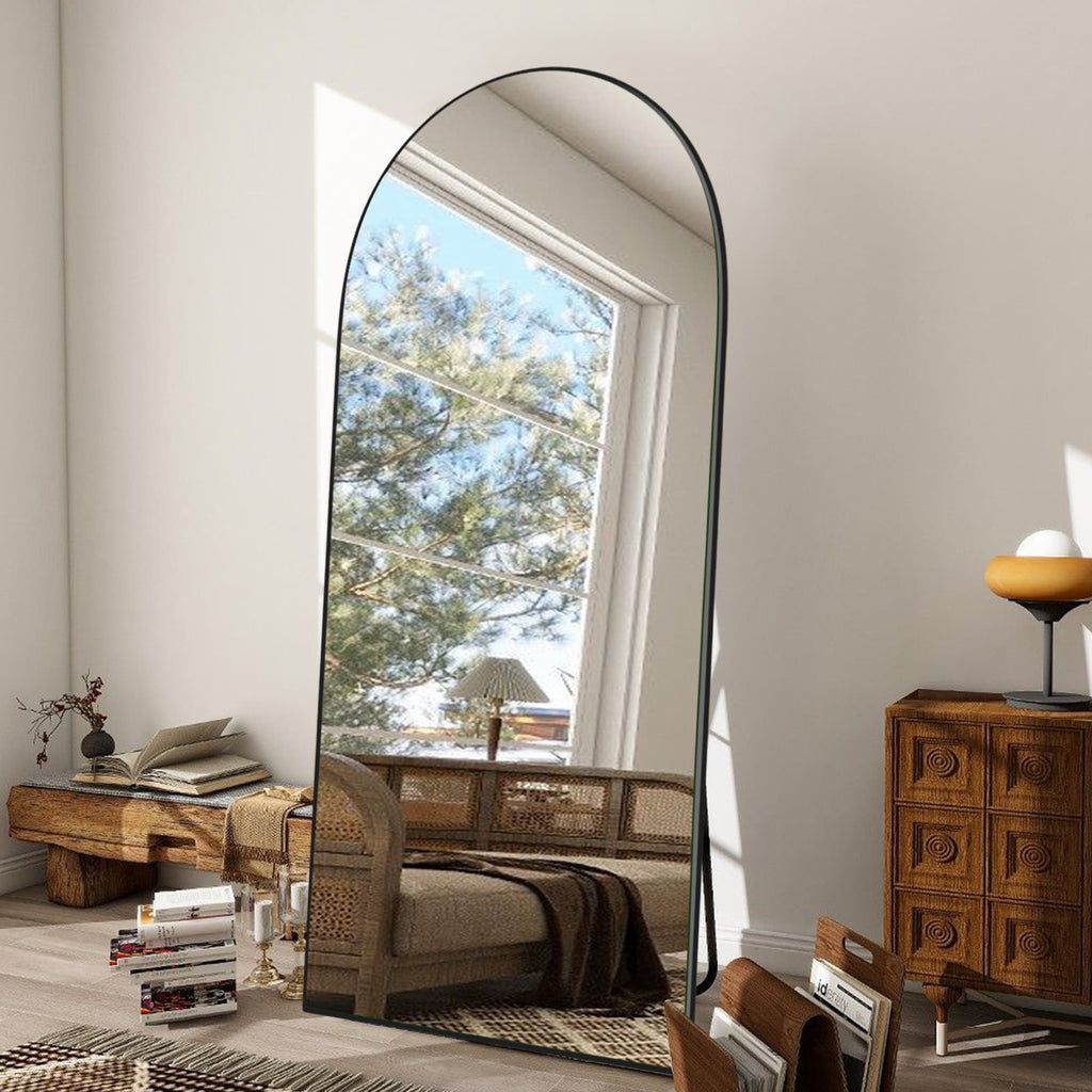 Miroir sur pied en bois moderne et arqué sur toute la longueur
