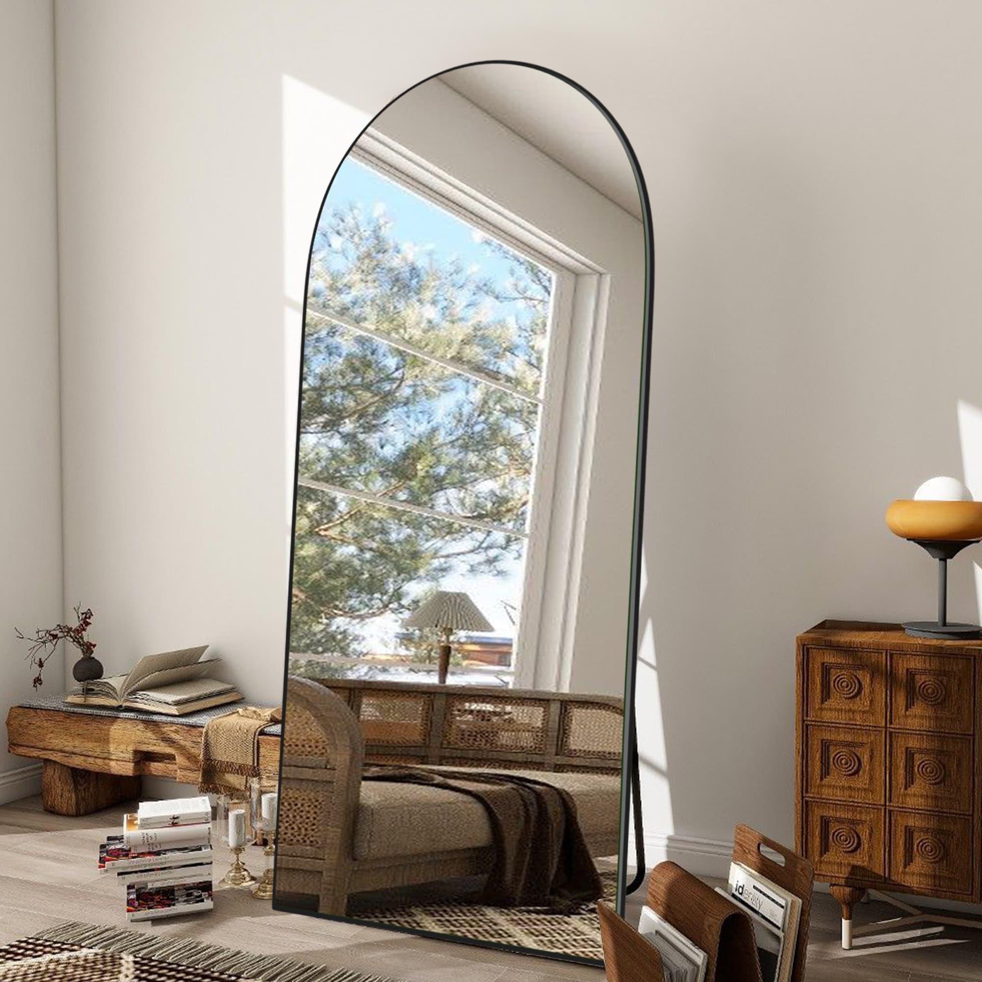 Miroir sur pied en bois moderne et arqué sur toute la longueur