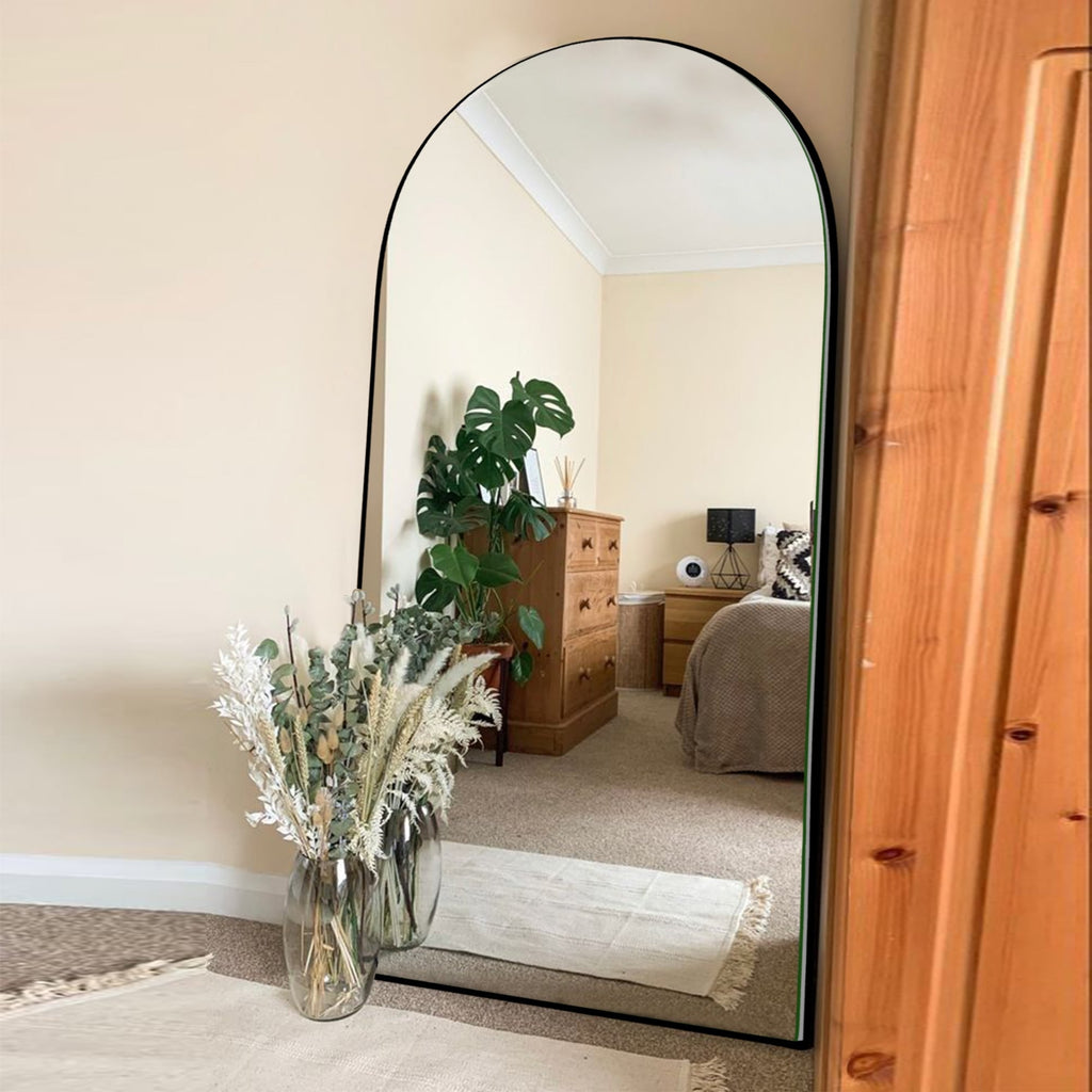Miroir sur pied en bois moderne et arqué sur toute la longueur