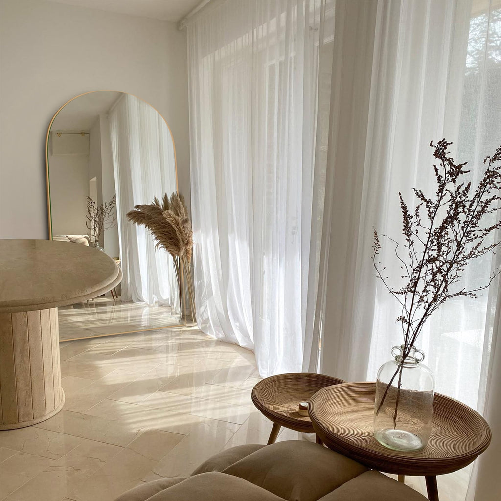 Miroir sur pied en bois moderne et arqué sur toute la longueur