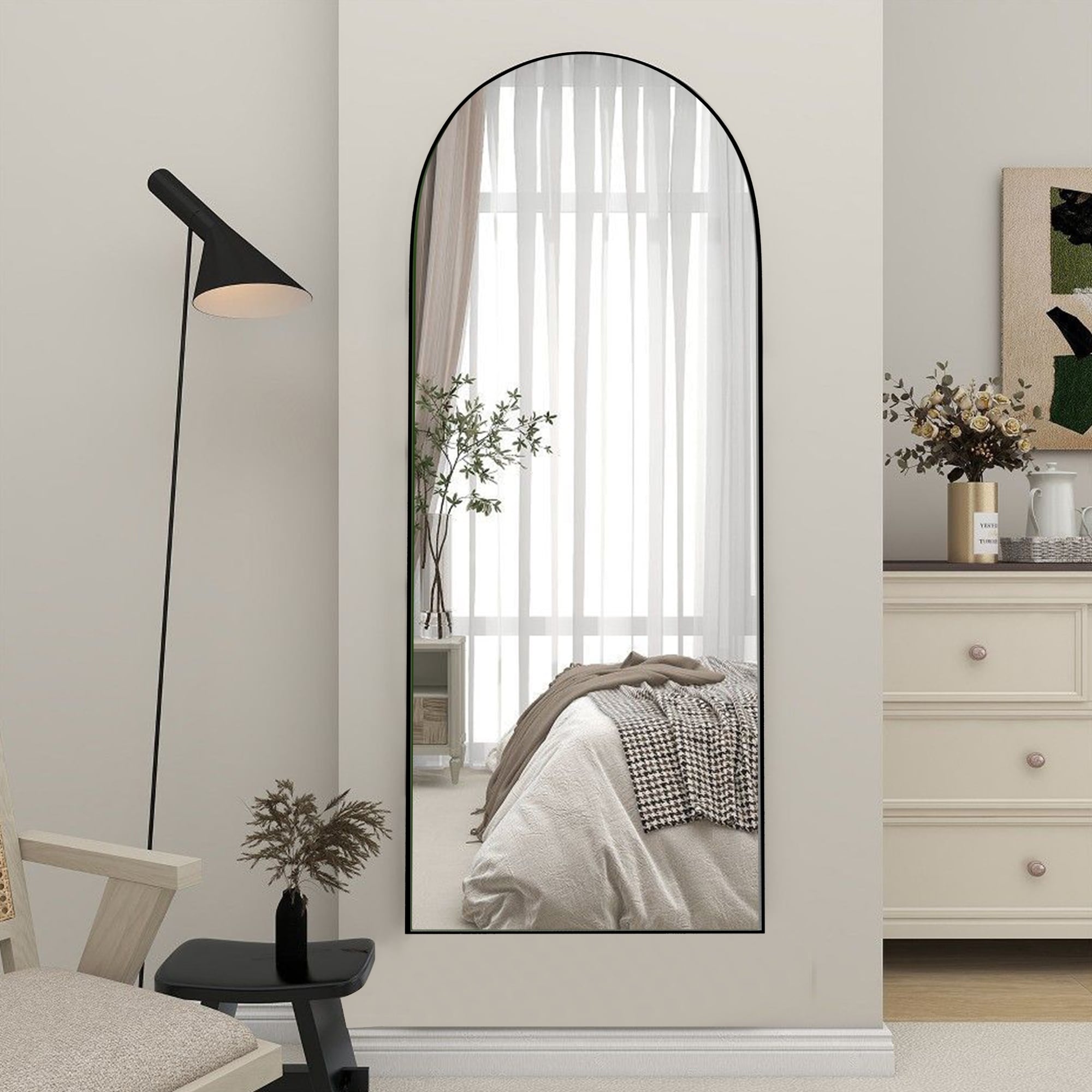 Miroir sur pied en bois moderne et arqué sur toute la longueur