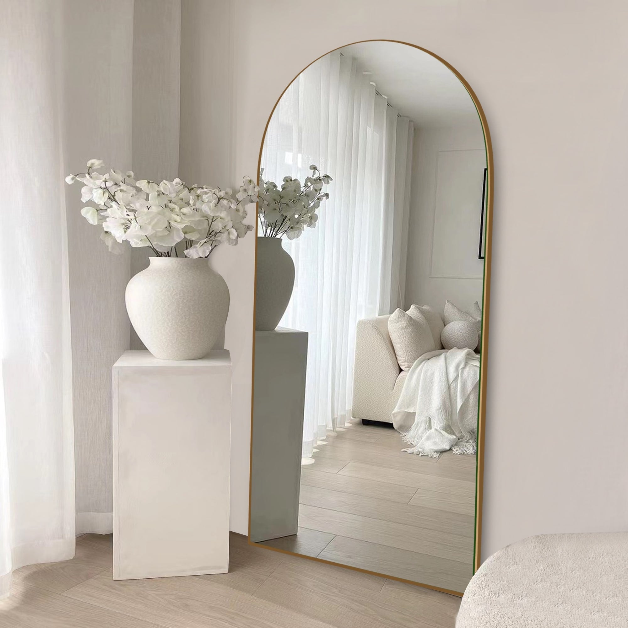 Miroir sur pied en bois moderne et arqué sur toute la longueur