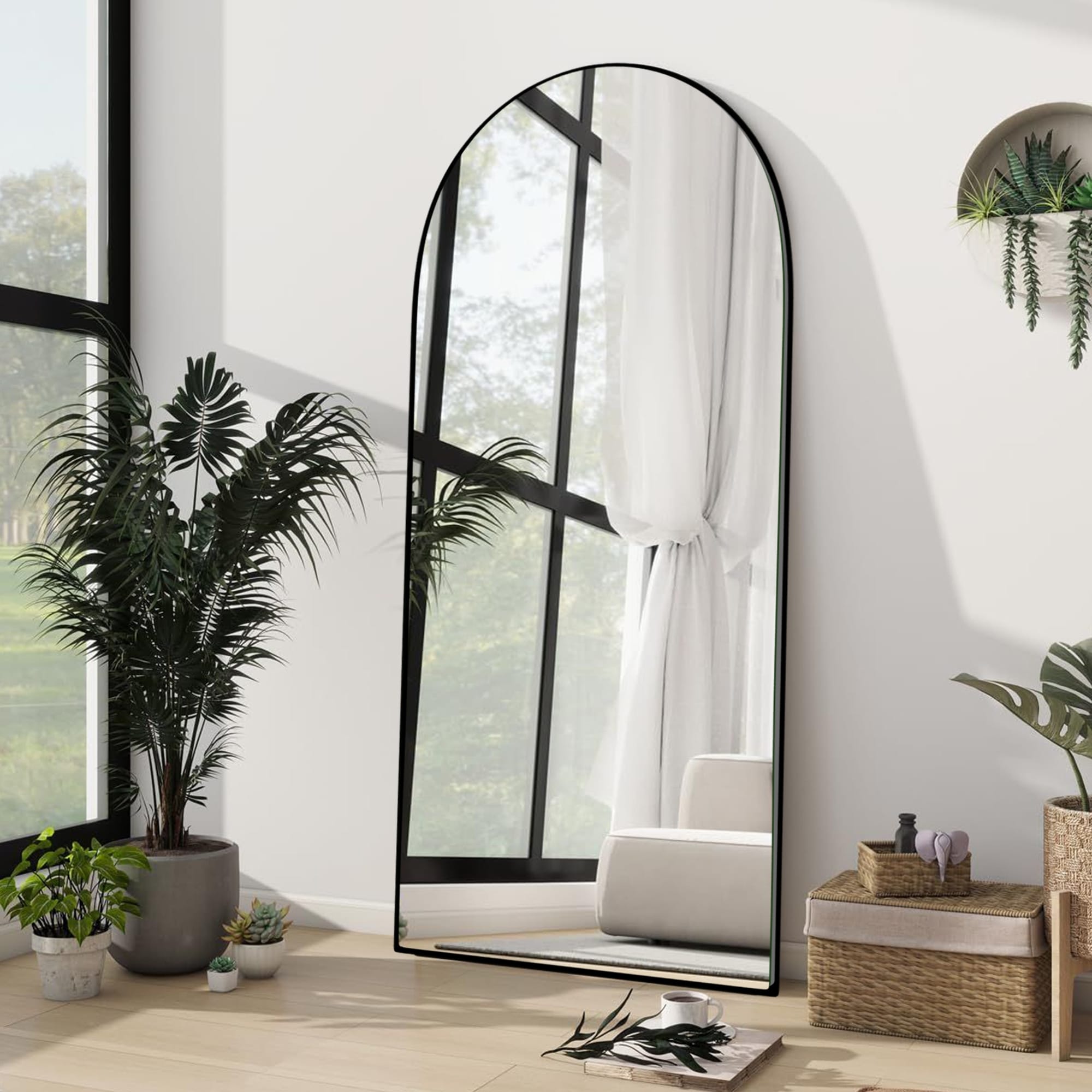 Miroir sur pied en bois moderne et arqué sur toute la longueur