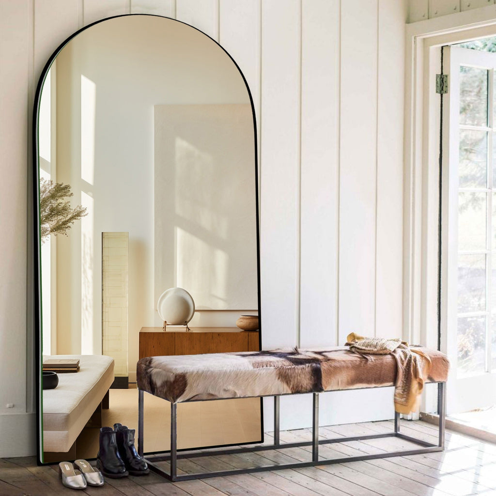 Miroir sur pied en bois moderne et arqué sur toute la longueur