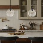 Lampe suspendue moderne noire à 1 lumière avec abat-jour en verre transparent ondulé