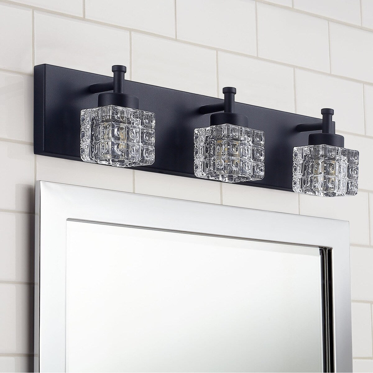 Luminaire de salle de bain moderne noir à 3 ampoules avec abat-jour en verre transparent