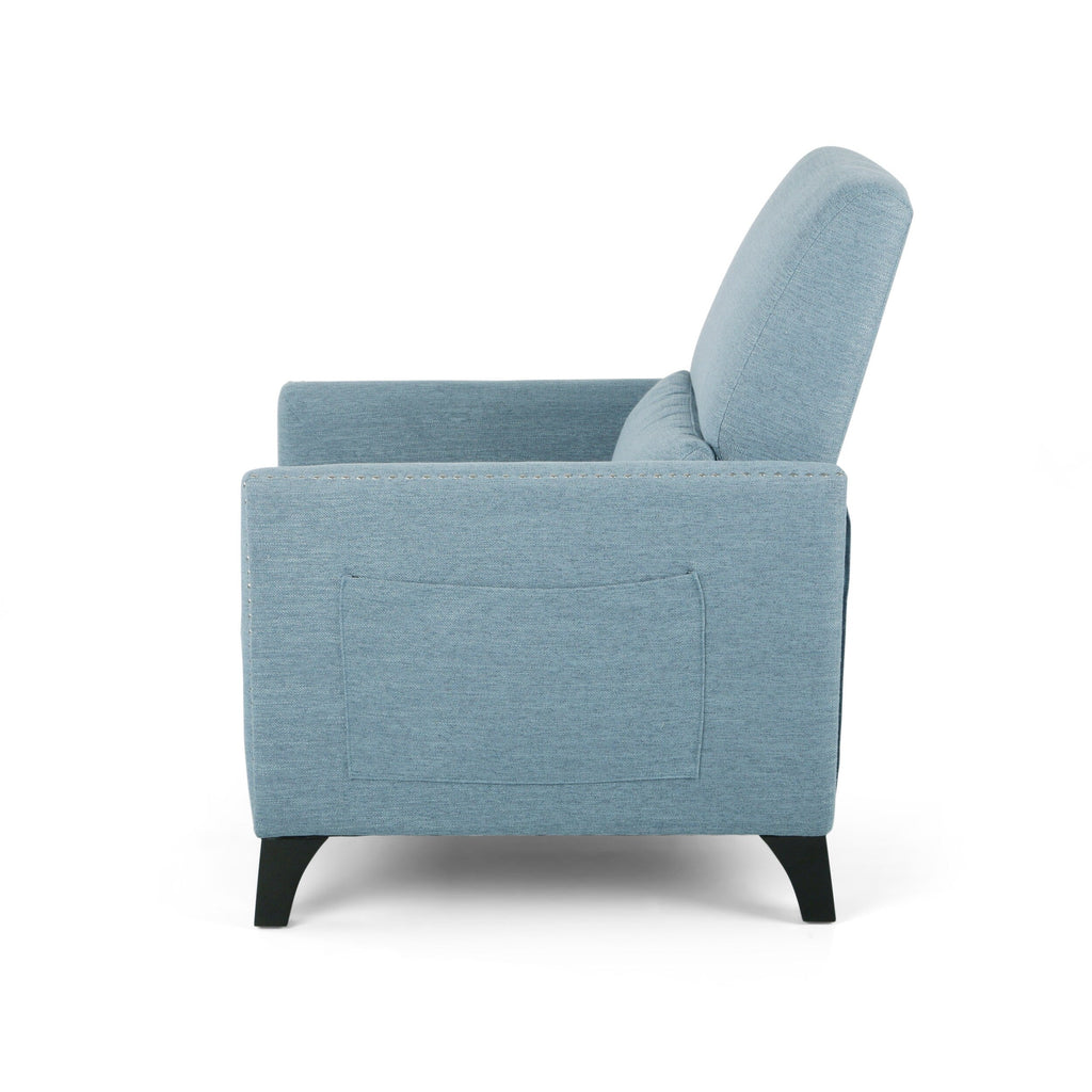 Fauteuil inclinable moderne en tissu avec repose-pieds, détails cloutés et pieds en bois de bouleau