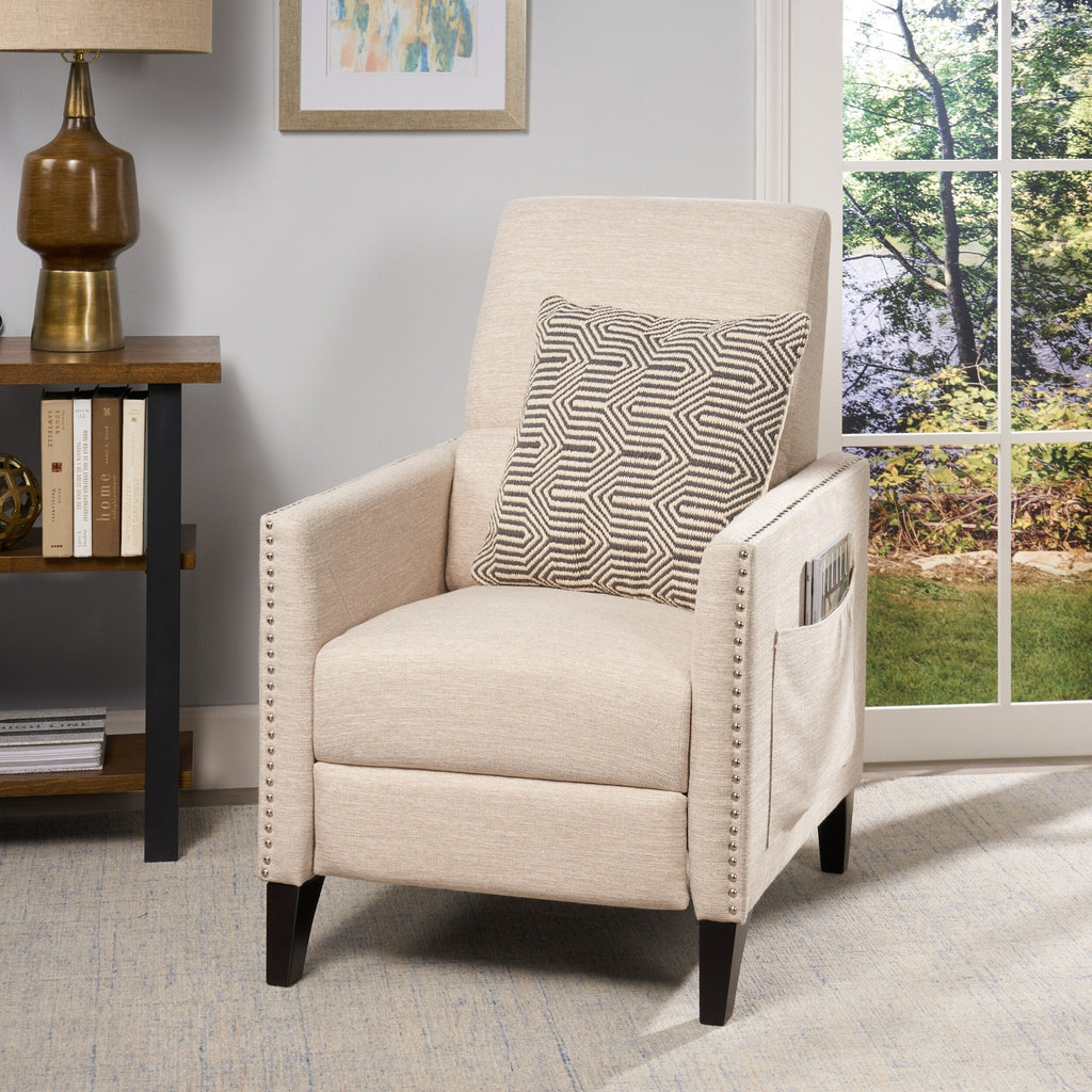 Fauteuil inclinable moderne en tissu avec repose-pieds, détails cloutés et pieds en bois de bouleau