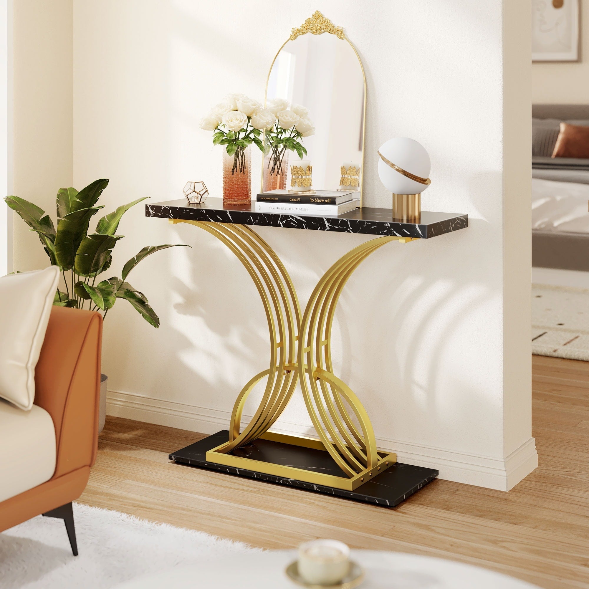 Console moderne dorée avec plateau en marbre pour entrée et couloir