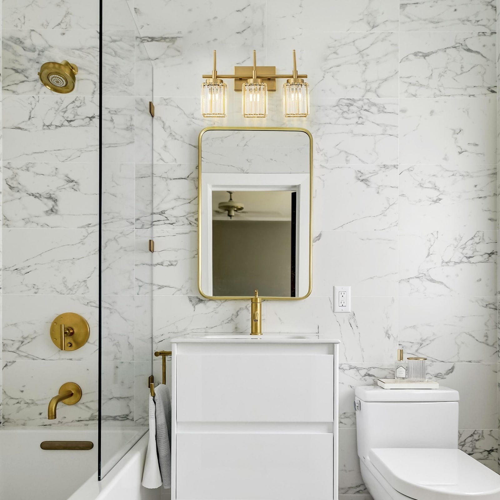 Applique murale moderne dorée à intensité variable, style cylindre glamour pour salle de bain, en cristal, pour vanité