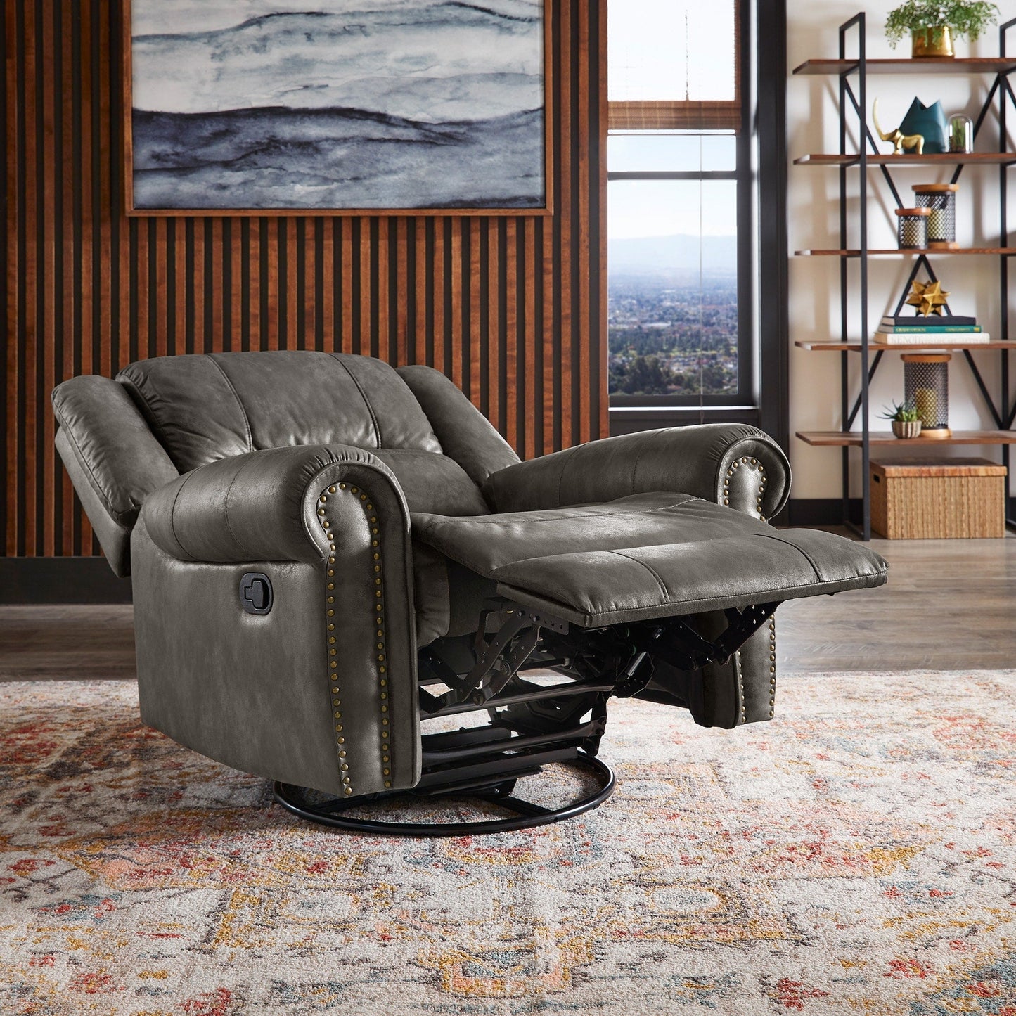 Fauteuil inclinable pivotant Monroe en microfibre polie avec tête de clou par iNSPIRE Q Classic
