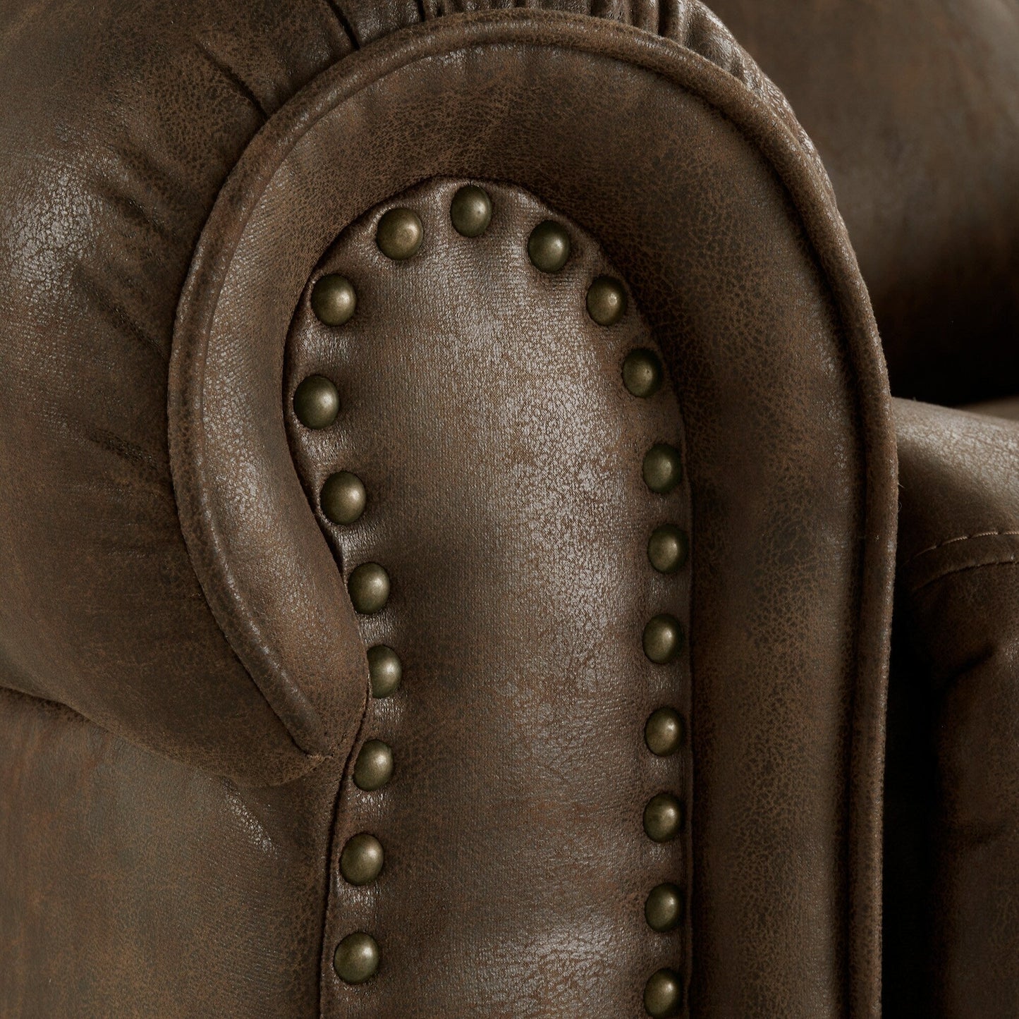 Fauteuil inclinable pivotant Monroe en microfibre polie avec tête de clou par iNSPIRE Q Classic