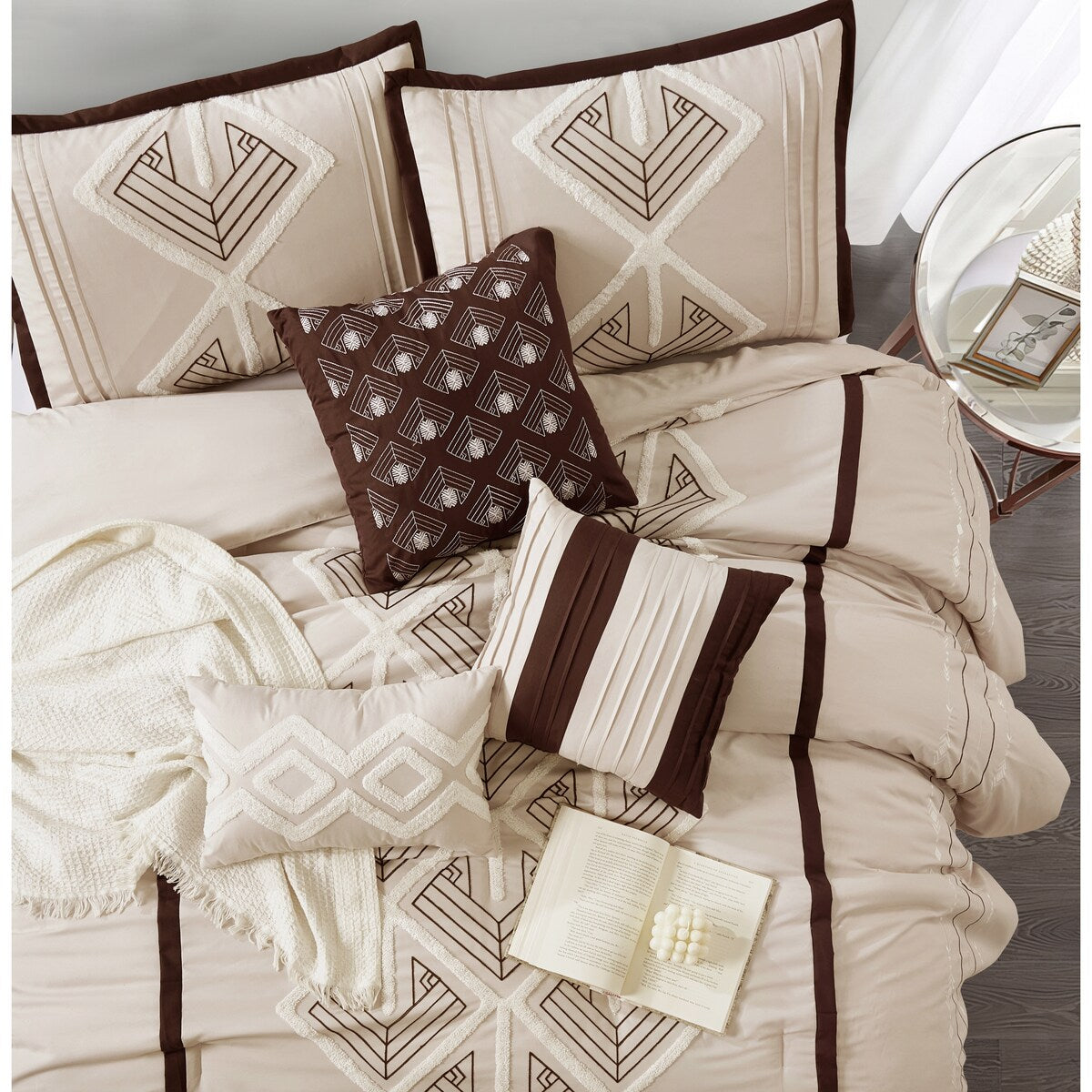 Parure de lit Nanshing Corina 7 pièces en tissu éponge brodé