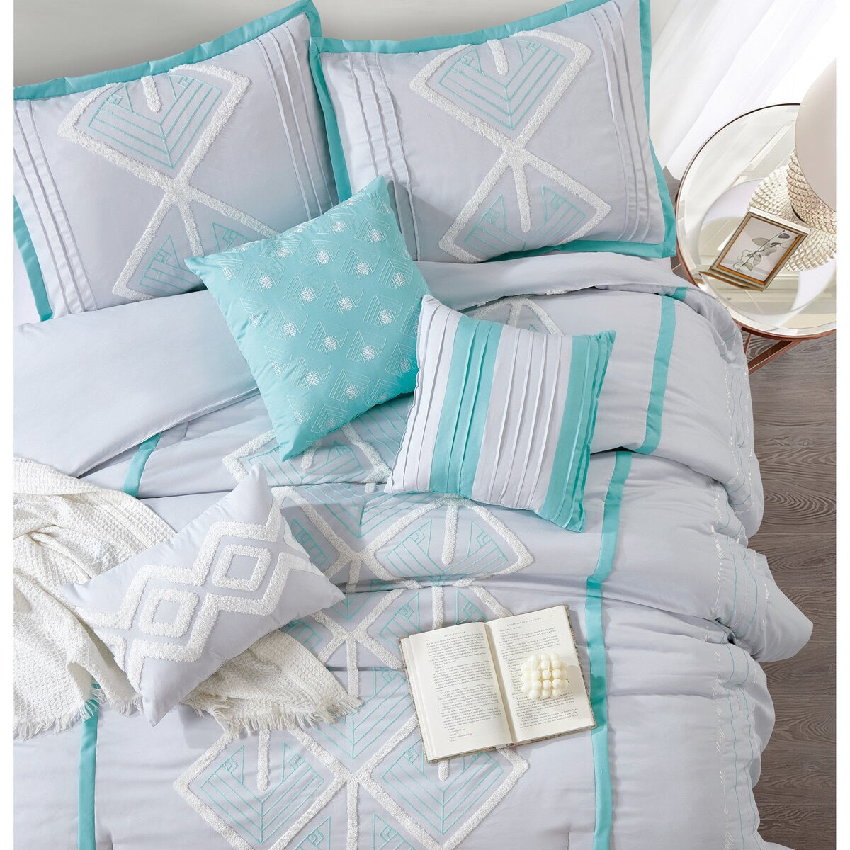 Parure de lit Nanshing Corina 7 pièces en tissu éponge brodé