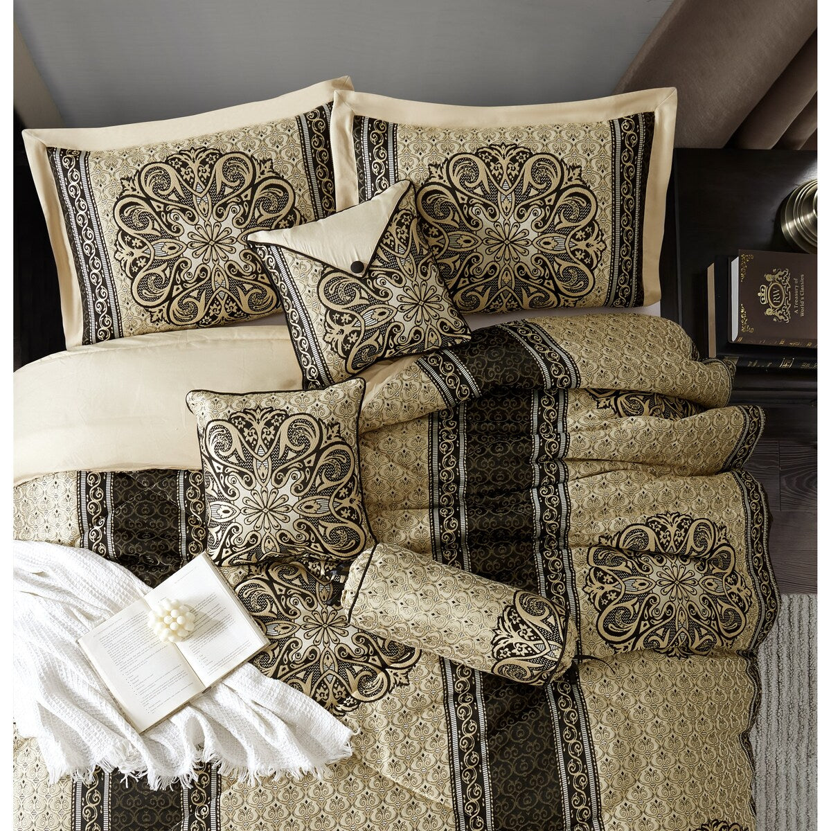 Ensemble de couette élégant médaillon 7 pièces Nanshing Prince