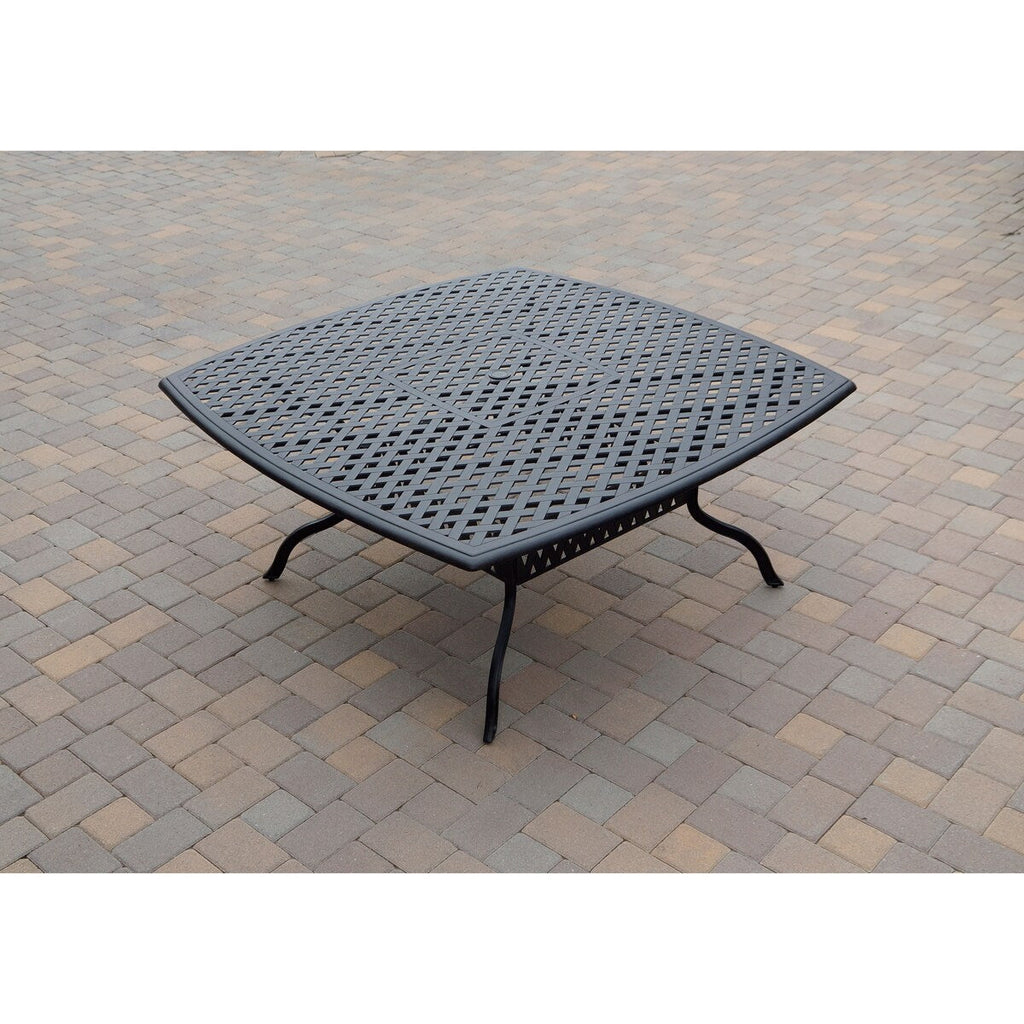 Ensemble de salle à manger de patio Nassau 9 pièces avec coussins sésame et table à manger carrée de 64 po