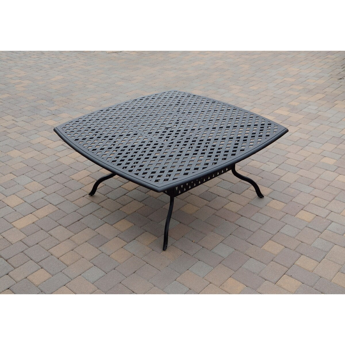 Ensemble de salle à manger de patio Nassau 9 pièces avec coussins sésame et table à manger carrée de 64 po