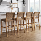Tabouret de bar ou de comptoir en similicuir Nathan James Cohen, structure en bois massif avec repose-pieds et dossier en cuir tressé