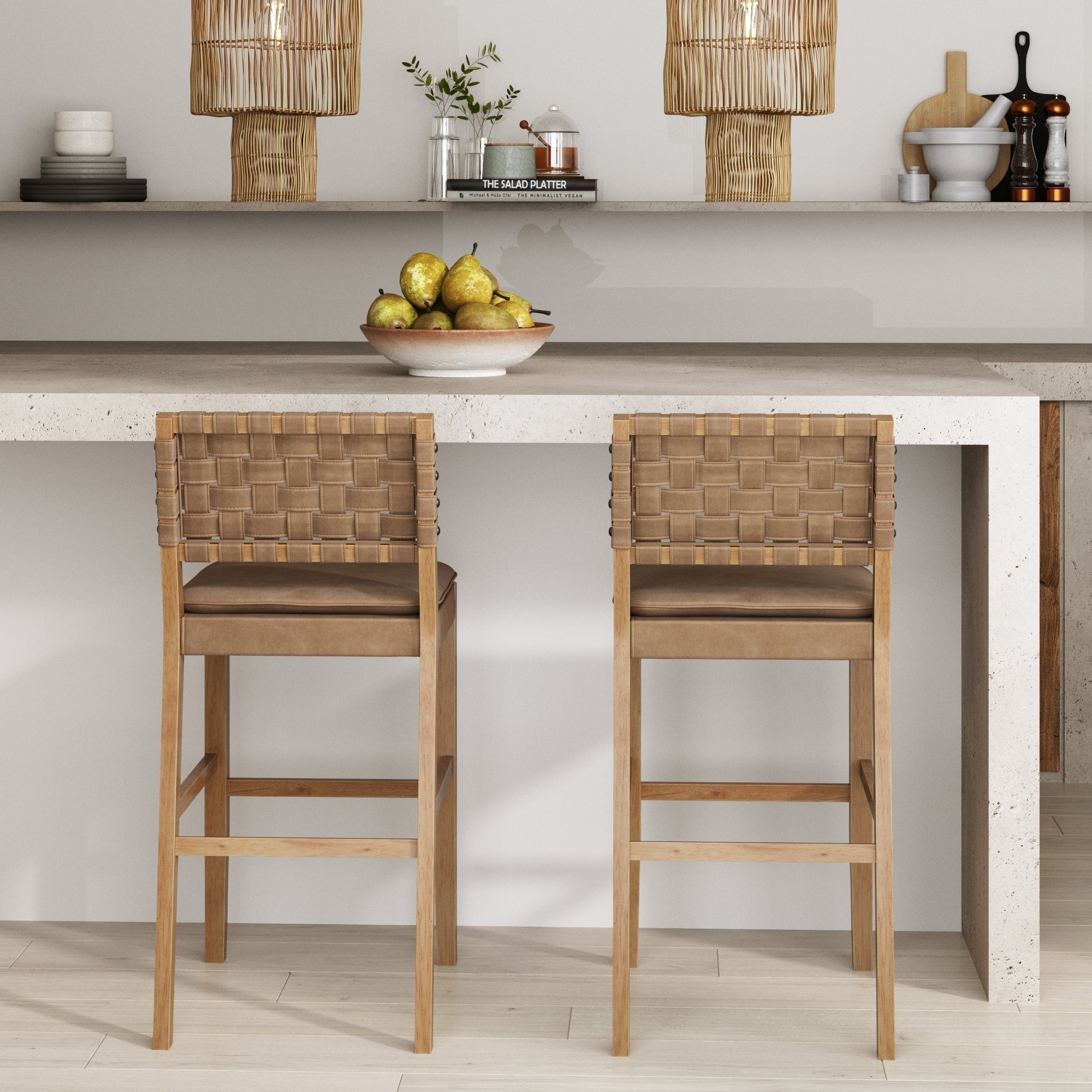 Tabouret de bar ou de comptoir en similicuir Nathan James Cohen, structure en bois massif avec repose-pieds et dossier en cuir tressé