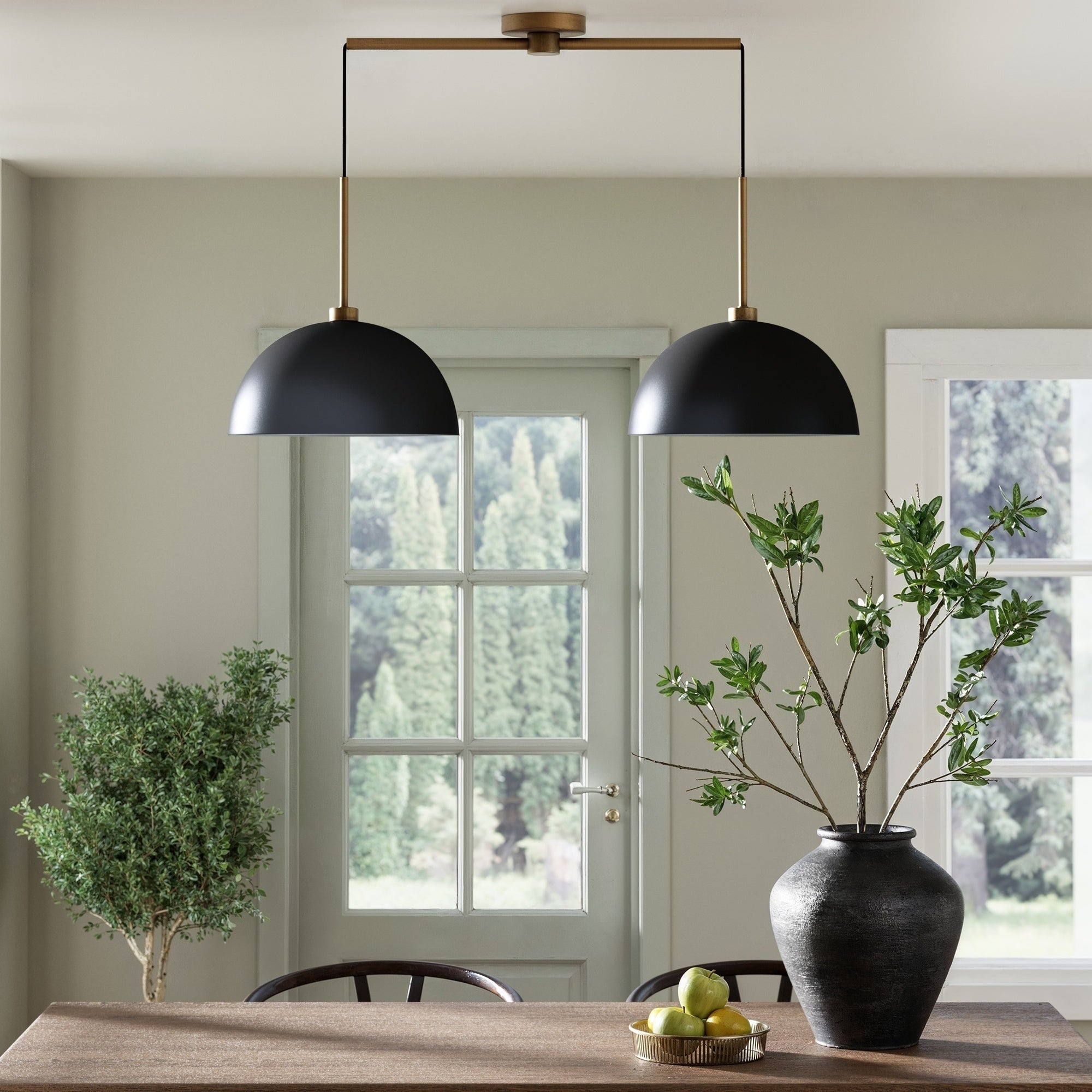 Luminaire suspendu moderne à 2 lumières pour îlot Percy de Nathan James, avec abat-jour en métal et cordon réglable