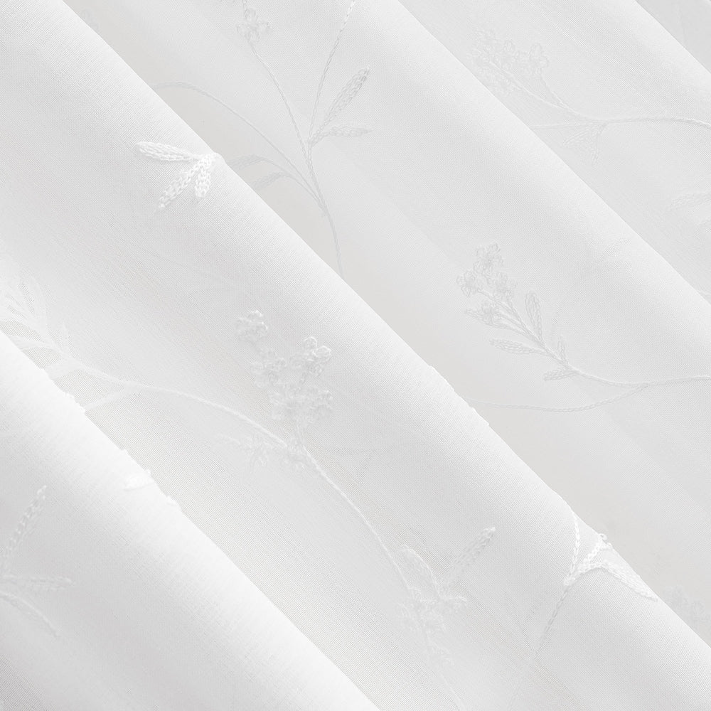 N° 918 Delia Rideau transparent à passe-tringle brodé floral