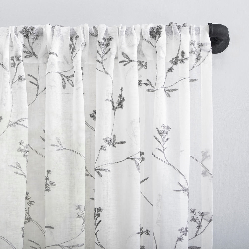 N° 918 Delia Rideau transparent à passe-tringle brodé floral