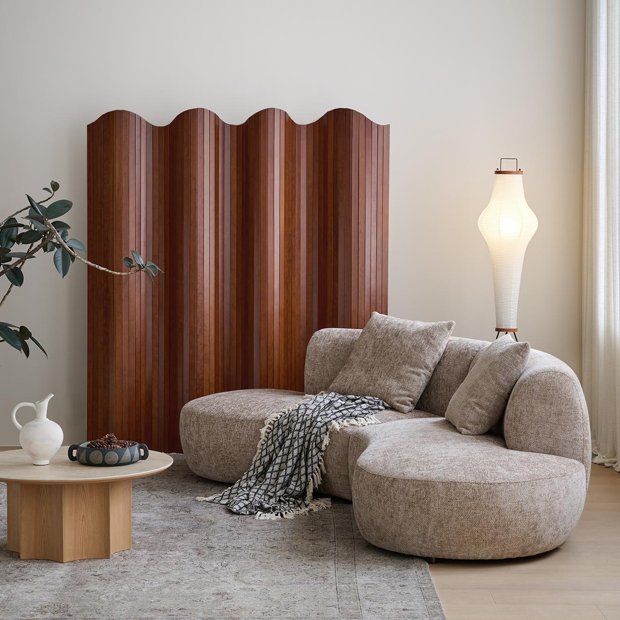 Canapé sectionnel ouvert et incurvé Nestled