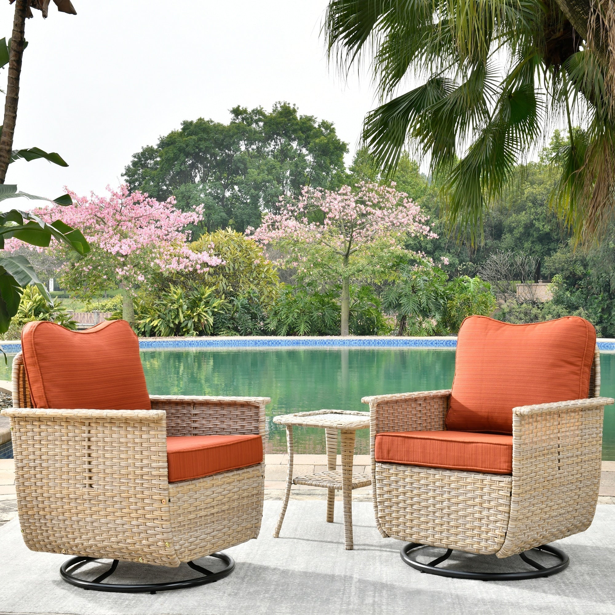 Ensemble de 3 chaises pivotantes en osier pour patio OVIOS, adaptées aux animaux de compagnie