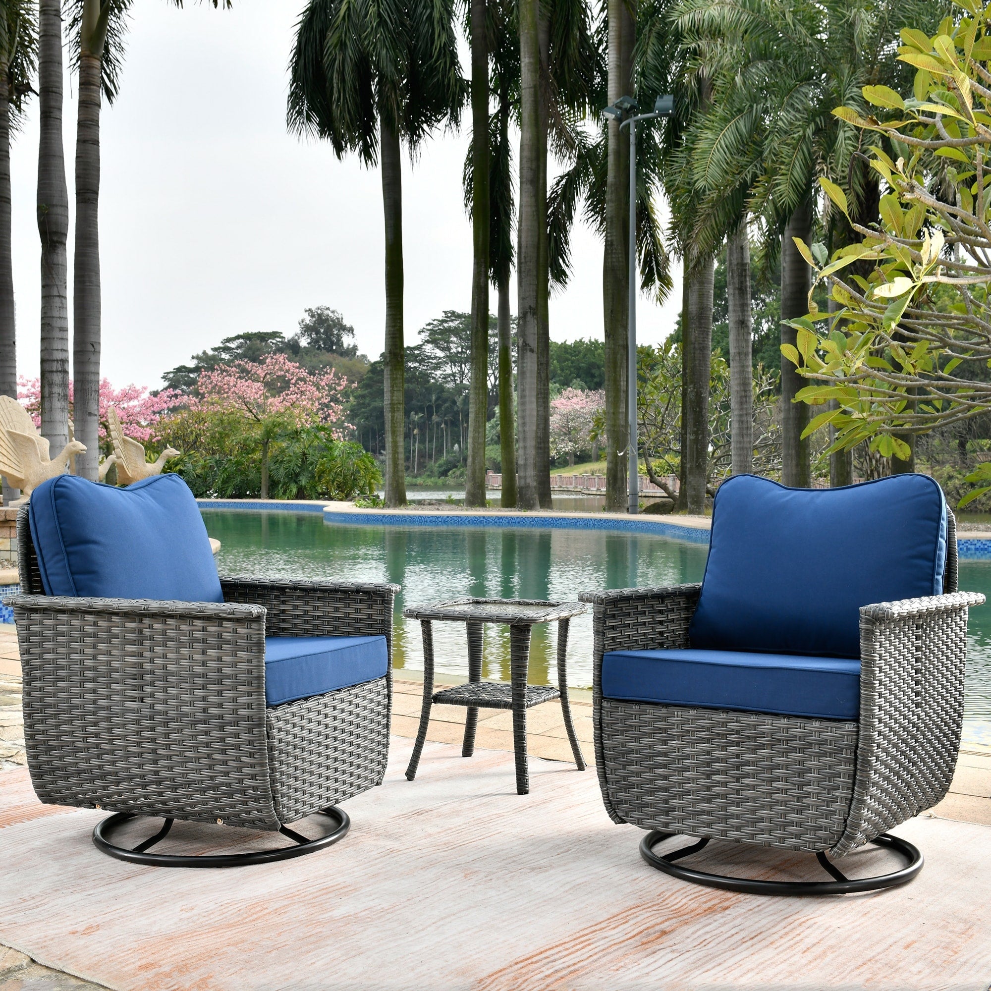 Ensemble de 3 chaises pivotantes en osier pour patio OVIOS, adaptées aux animaux de compagnie