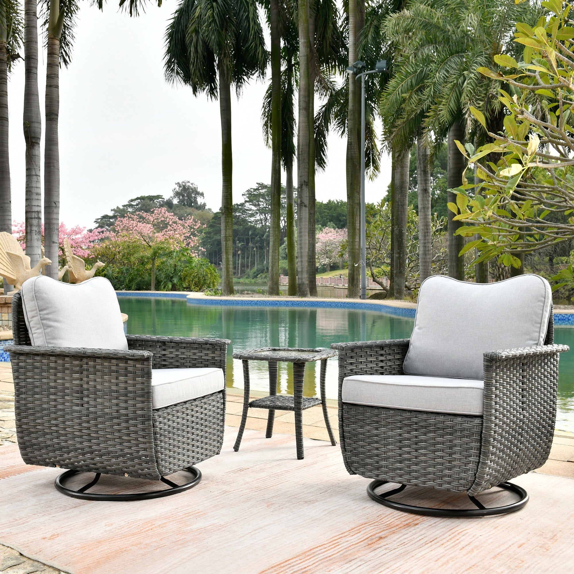 Ensemble de 3 chaises pivotantes en osier pour patio OVIOS, adaptées aux animaux de compagnie