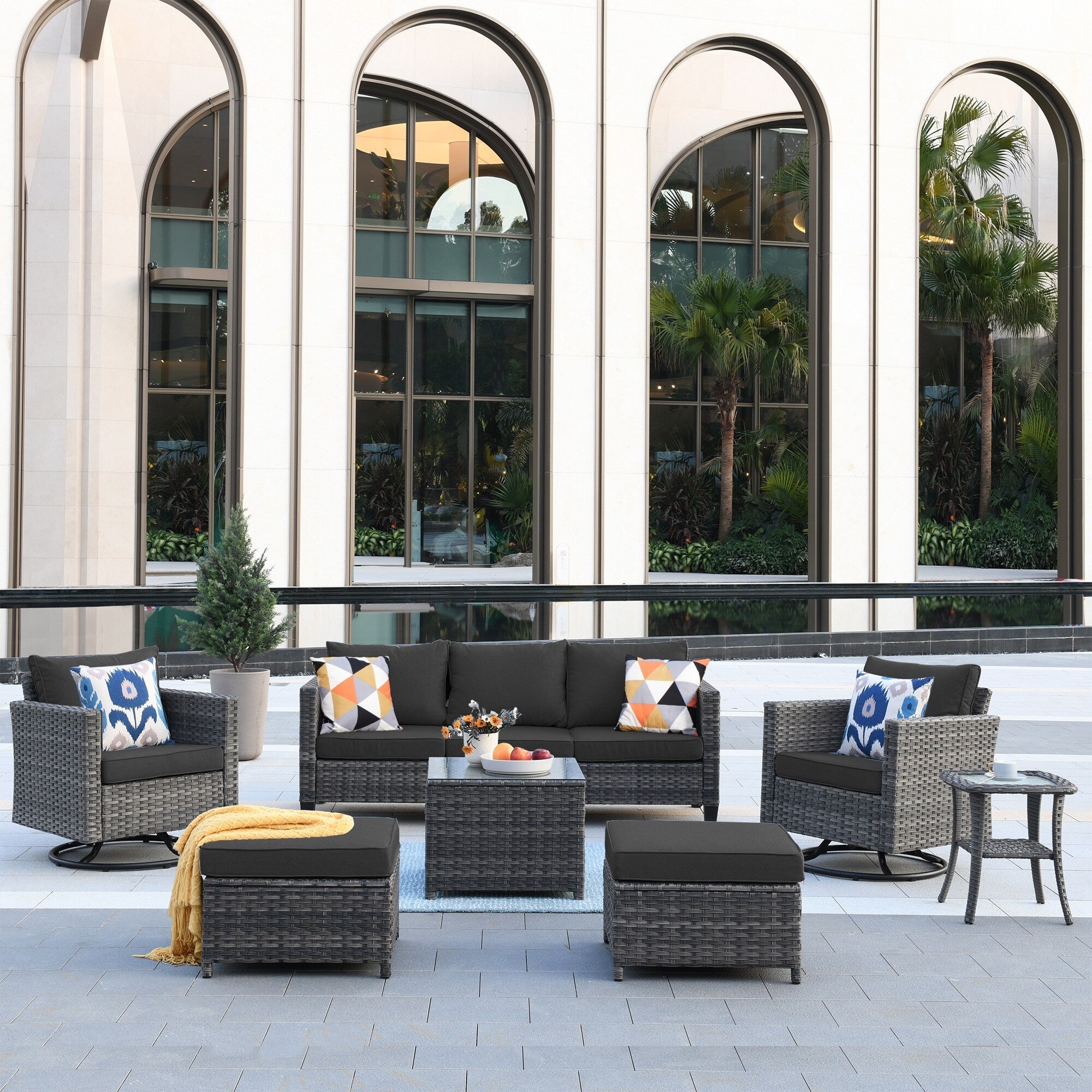 Ensemble de meubles de patio OVIOS 7 pièces en osier avec chaises pivotantes à bascule