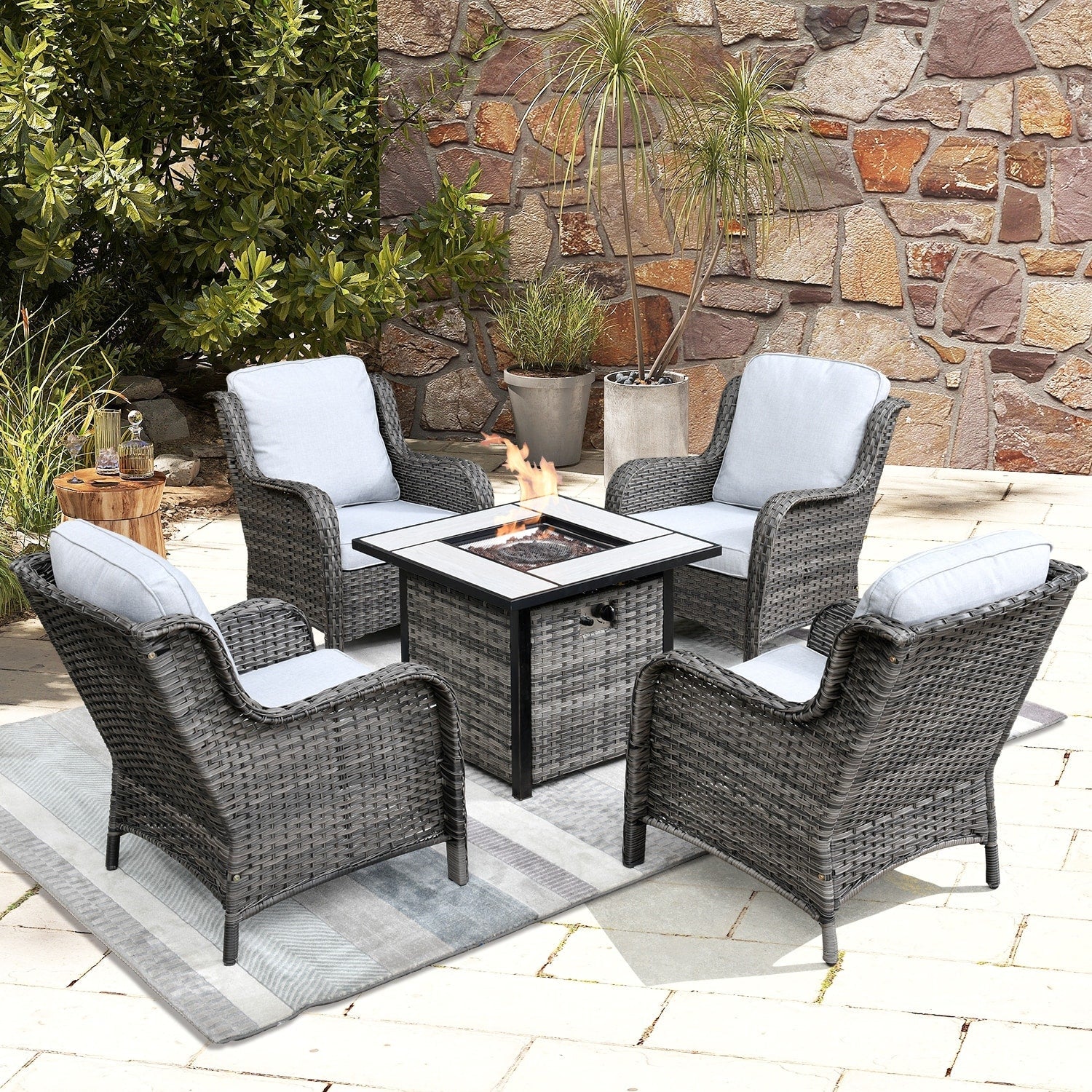 Ensemble de 5 chaises de patio en osier OVIOS avec table à feu de 30 pouces