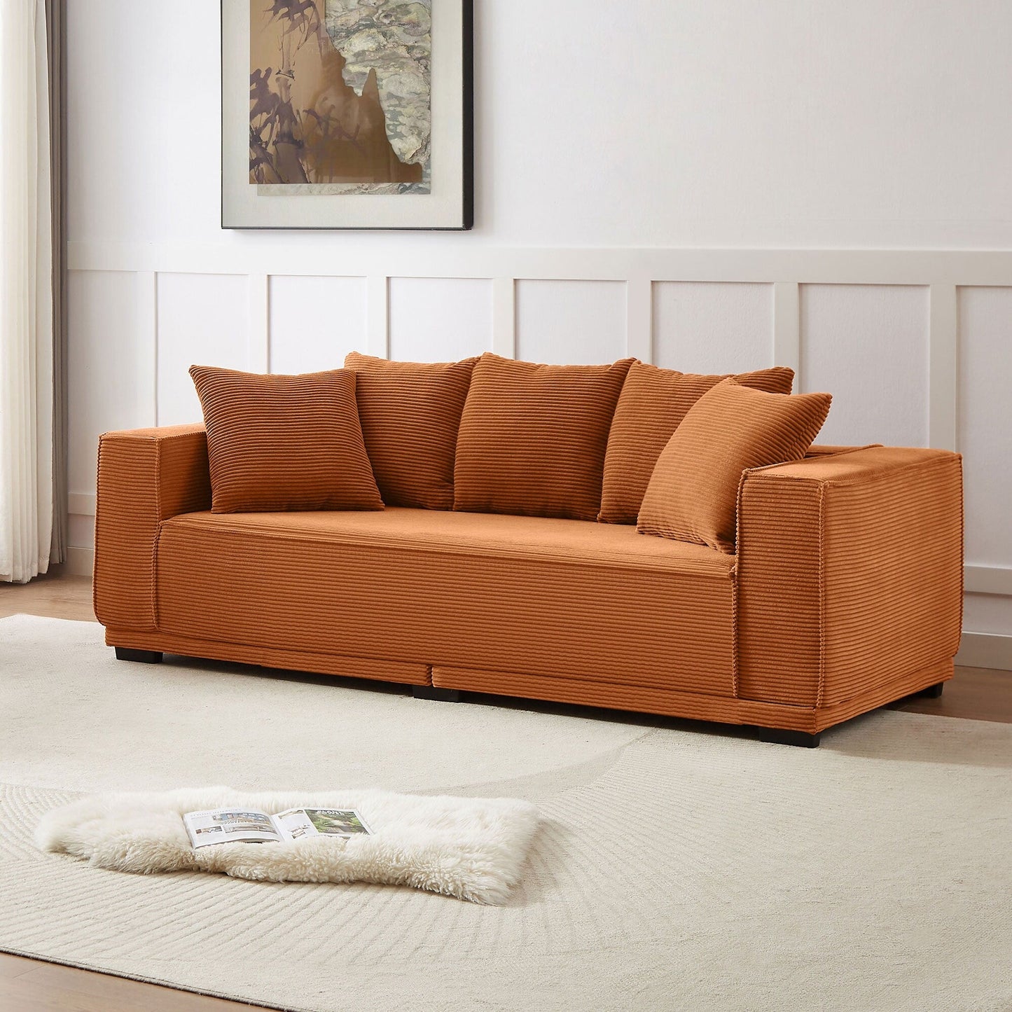 Canapé en velours côtelé orange de 225 cm avec cinq coussins décoratifs, cadre inférieur robuste et design confortable