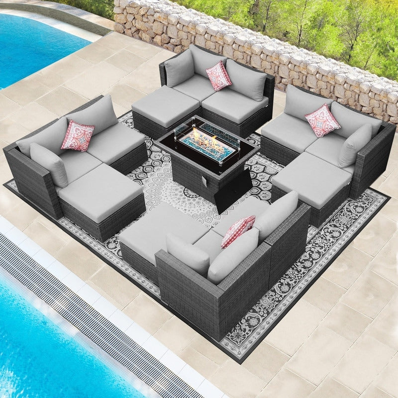 Ensemble de canapés d'extérieur sectionnels en osier gris FINCATI avec table et foyer