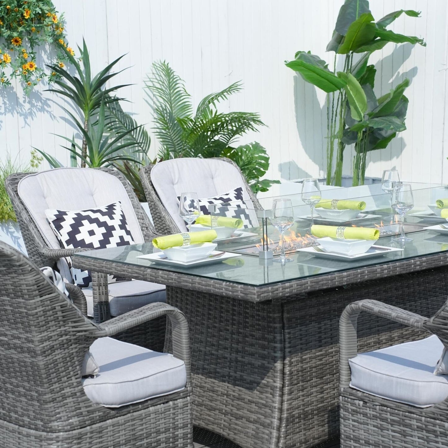 Ensemble de table rectangulaire en osier pour foyer à gaz d'extérieur avec 6 chaises par Moda Furnishings (housse de pluie incluse)