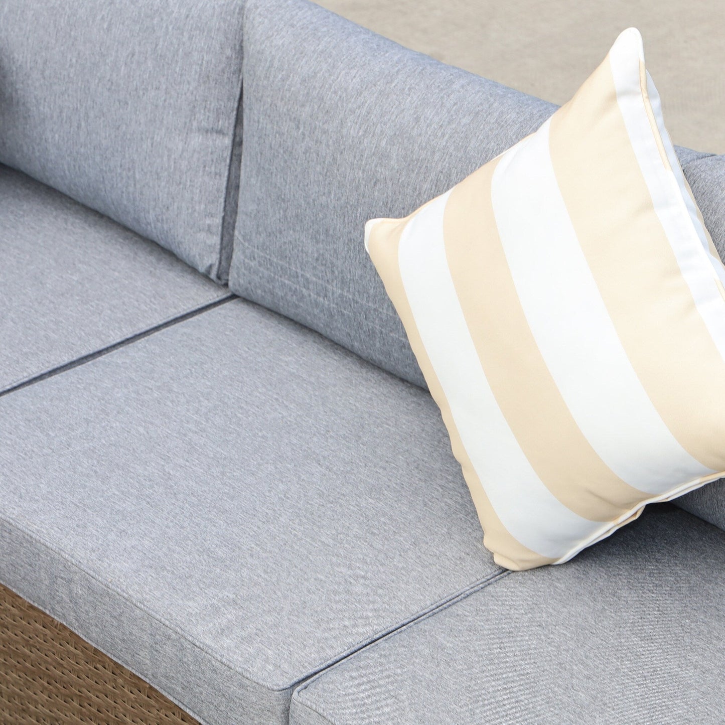 Ensemble de meubles de jardin Outsunny 6 pièces en rotin avec coussins en coton confortables et housses amovibles