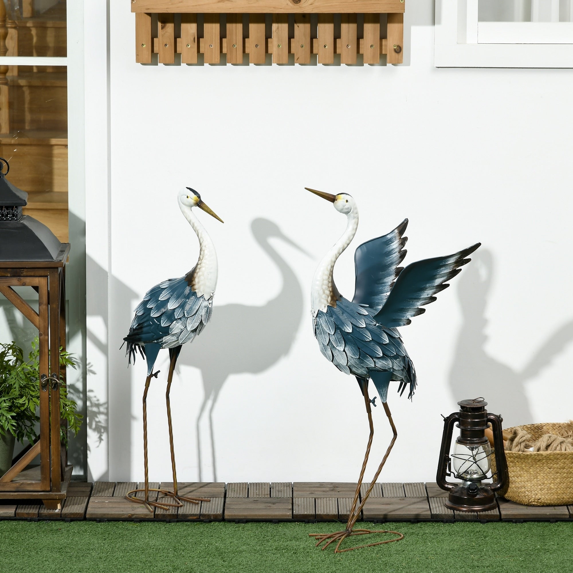 Statues de jardin Outsunny Heron, sculptures d'oiseaux debout de 29 et 27,5 pouces, décoration de jardin en métal pour pelouse, terrasse et arrière-cour