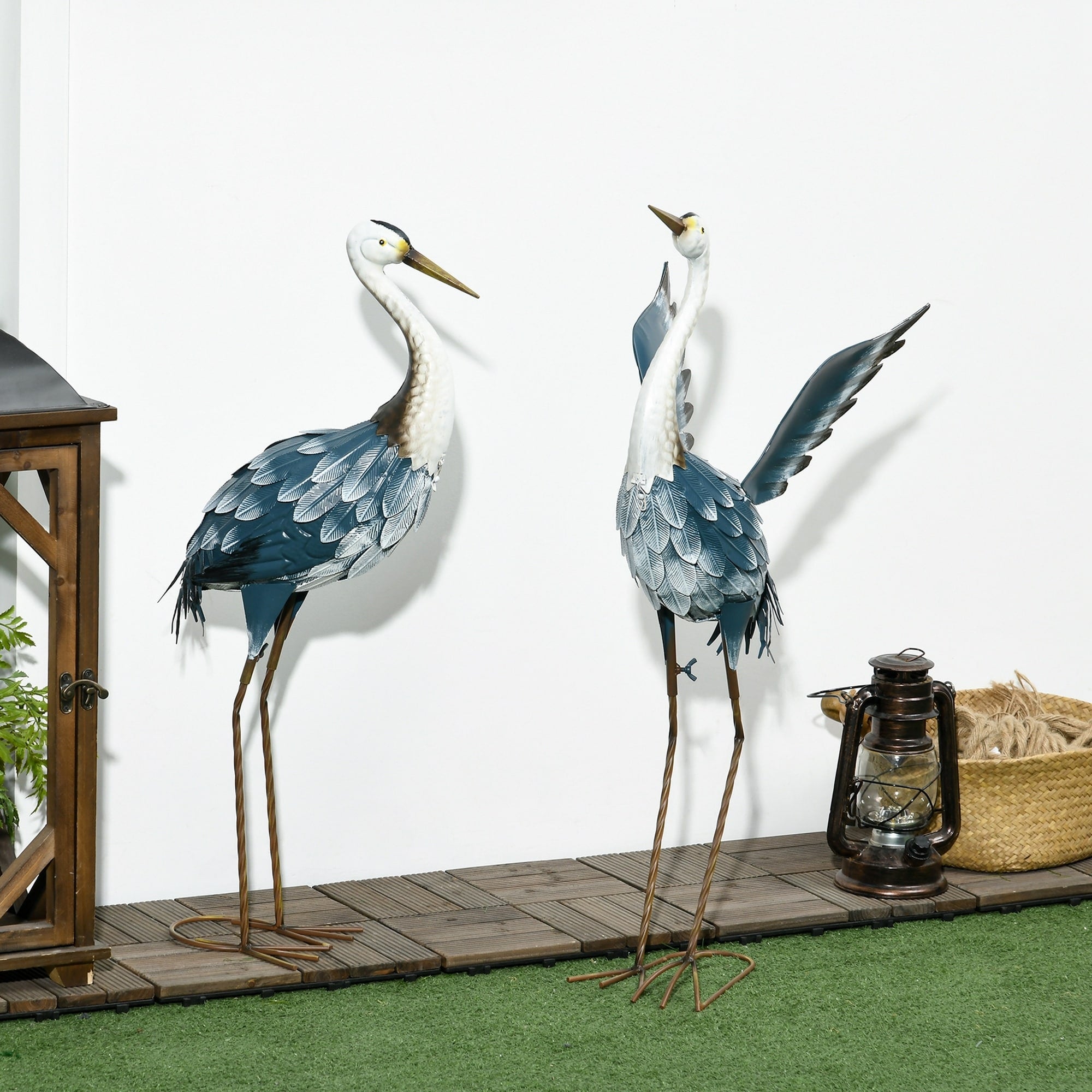 Statues de jardin Outsunny Heron, sculptures d'oiseaux debout de 29 et 27,5 pouces, décoration de jardin en métal pour pelouse, terrasse et arrière-cour