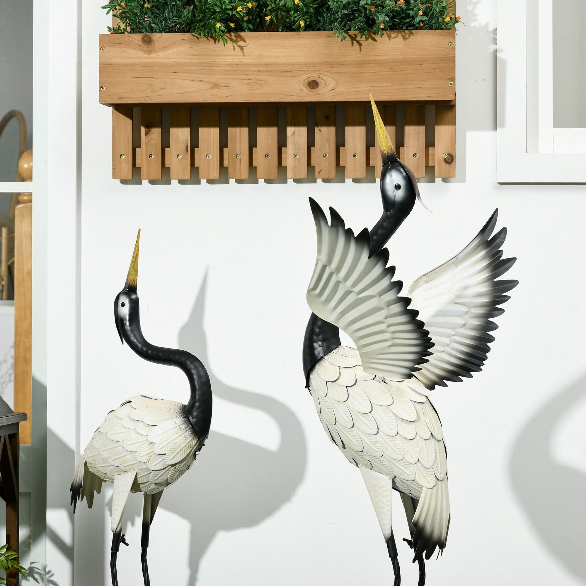 Statues de jardin Outsunny Heron, sculptures d'oiseaux debout de 35,5 et 40,5 cm, décoration de jardin en métal pour pelouse, terrasse et arrière-cour