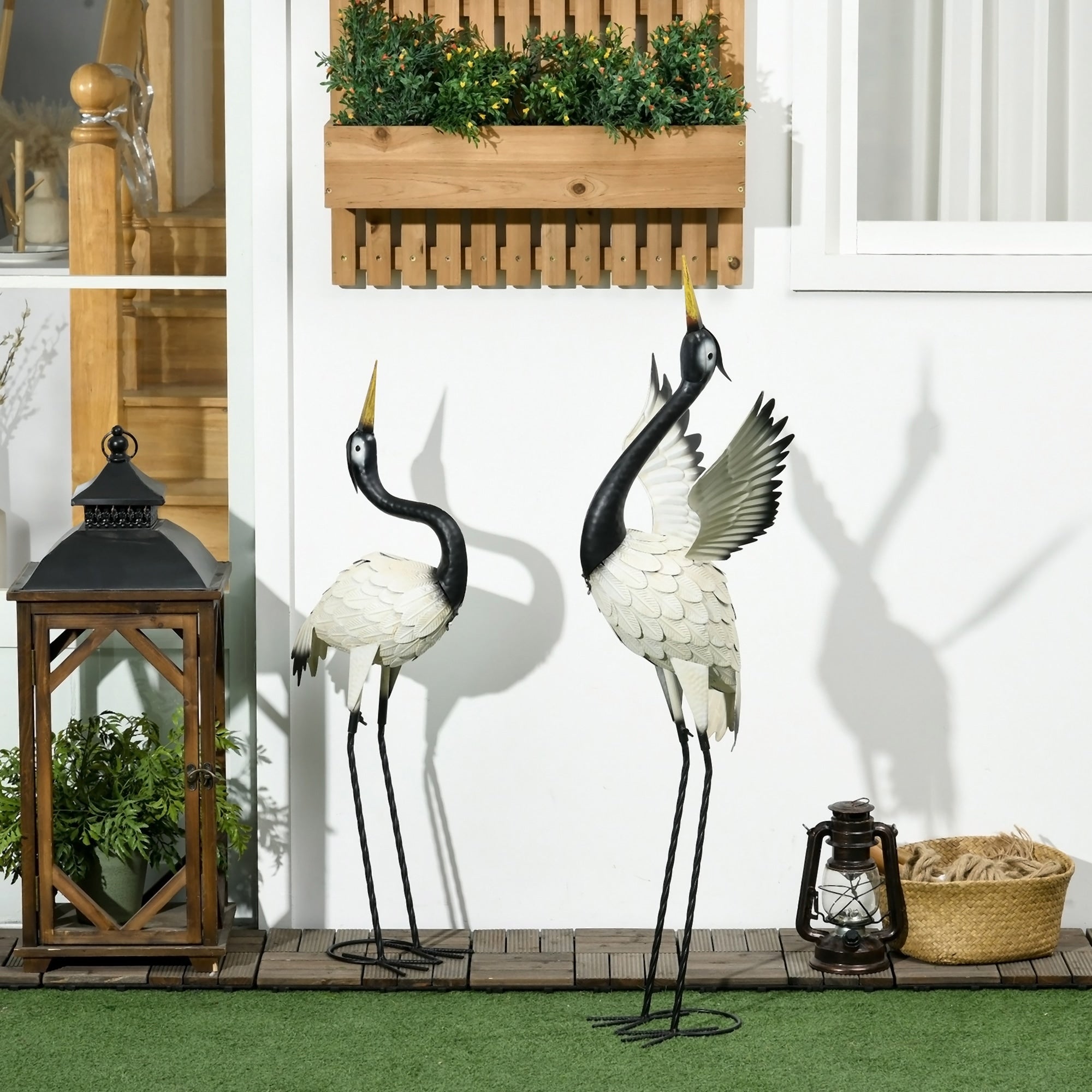 Statues de jardin Outsunny Heron, sculptures d'oiseaux debout de 35,5 et 40,5 cm, décoration de jardin en métal pour pelouse, terrasse et arrière-cour