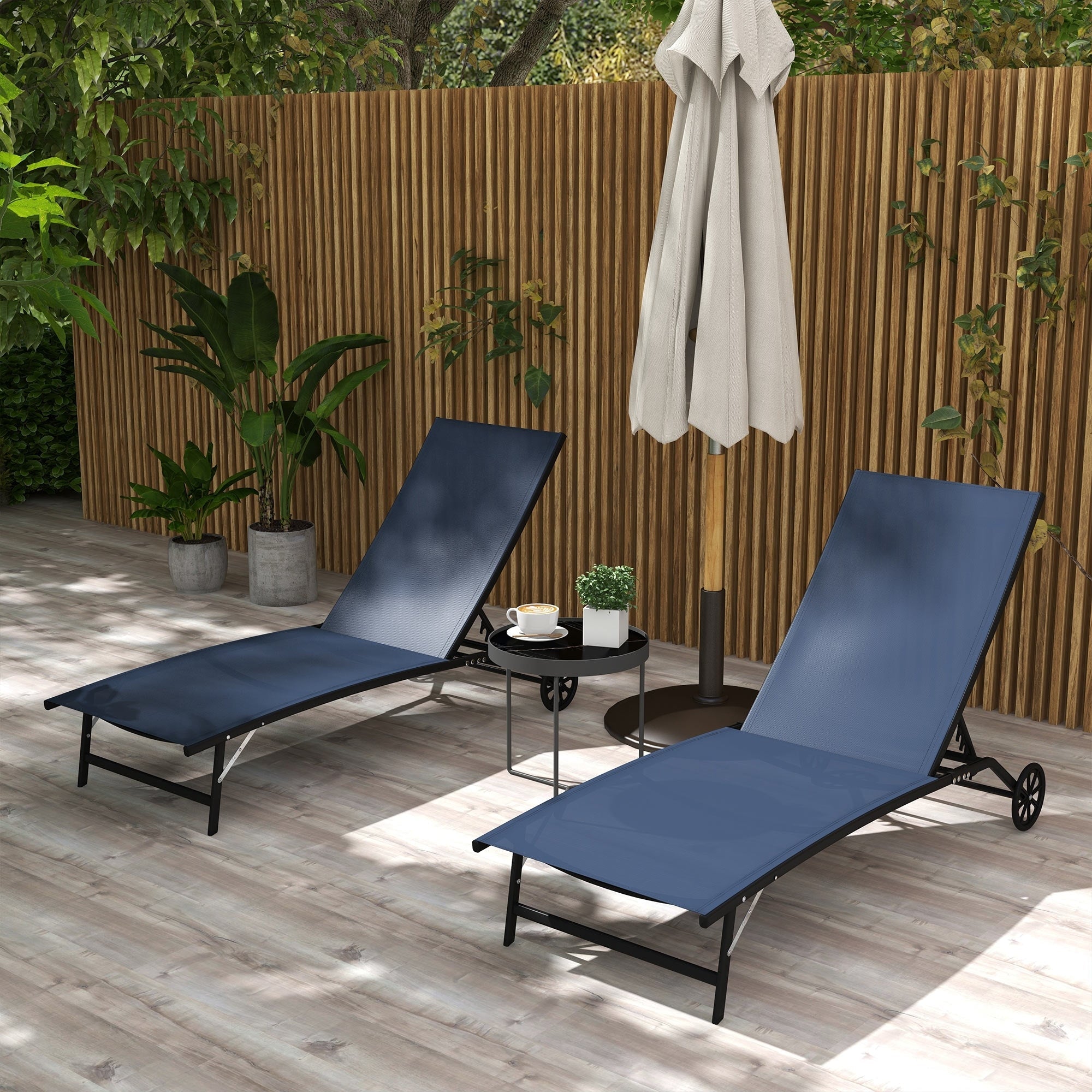 Ensemble de 2 chaises longues de patio Outsunny, fauteuil inclinable d'extérieur 2 pièces avec roulettes, dossier réglable sur 5 niveaux
